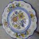 Assiette décorative en faïence décor fleuri de Talavera