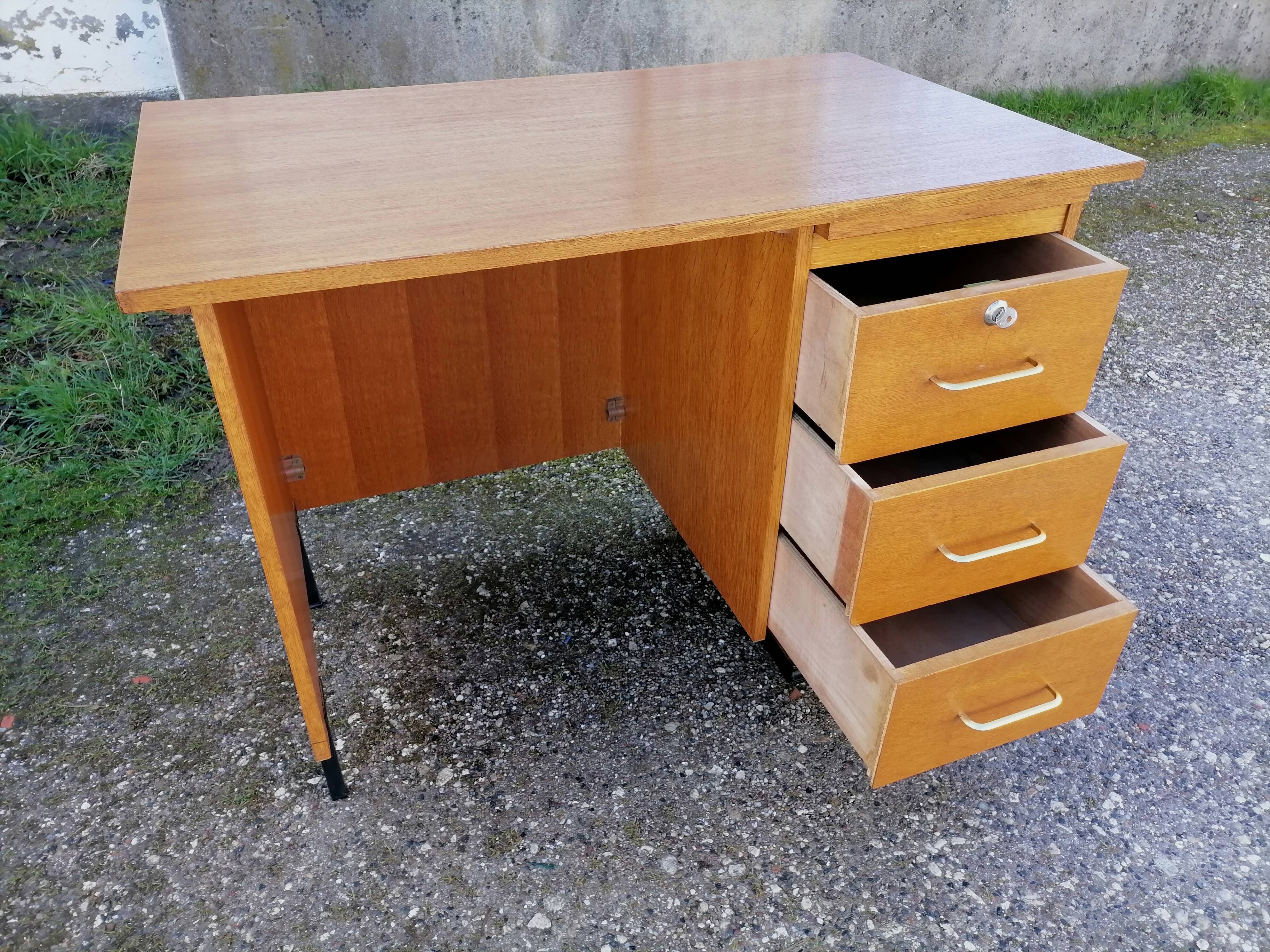 SMALL OFFICE. VINTAGE