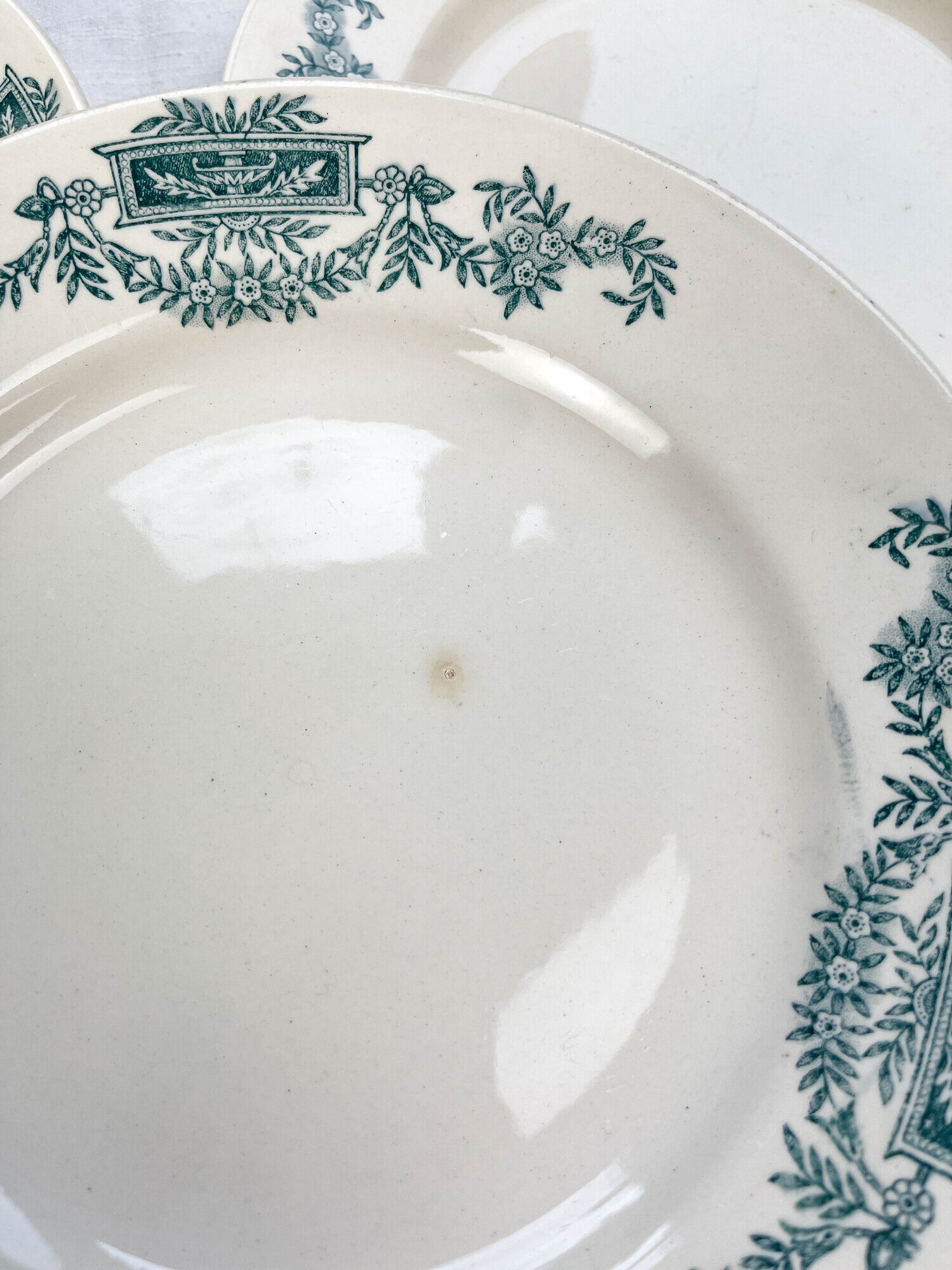 4 flat plates Terre de fer Longchamp model Lutèce Made in France