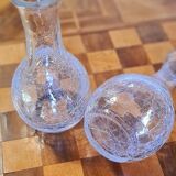 2 carafes en verre craquelé