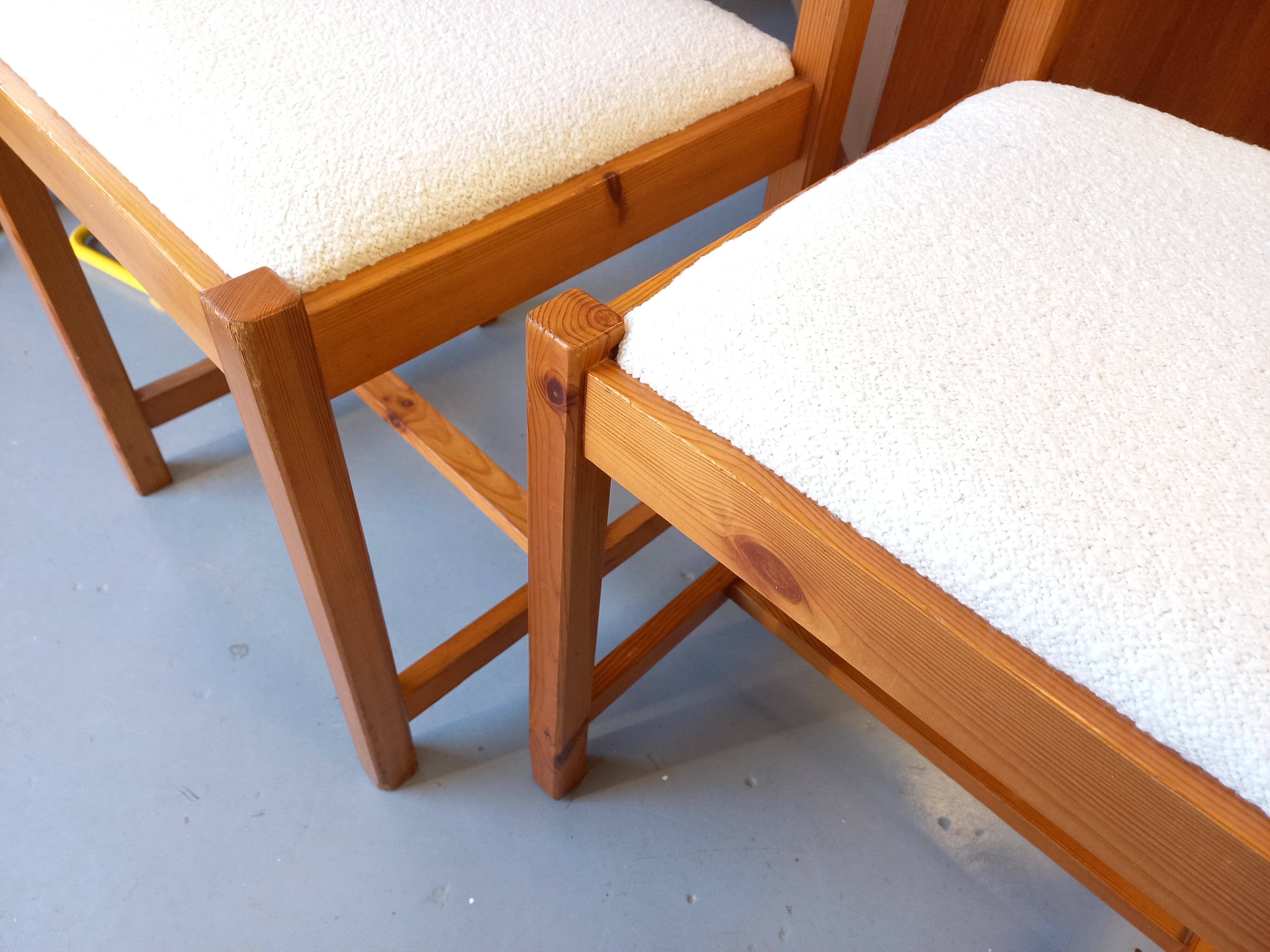 Pair of vintage chairs in pine and white terry fabric from the 70s