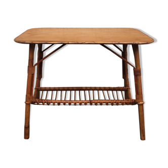 Side table in rattan and wooden tray