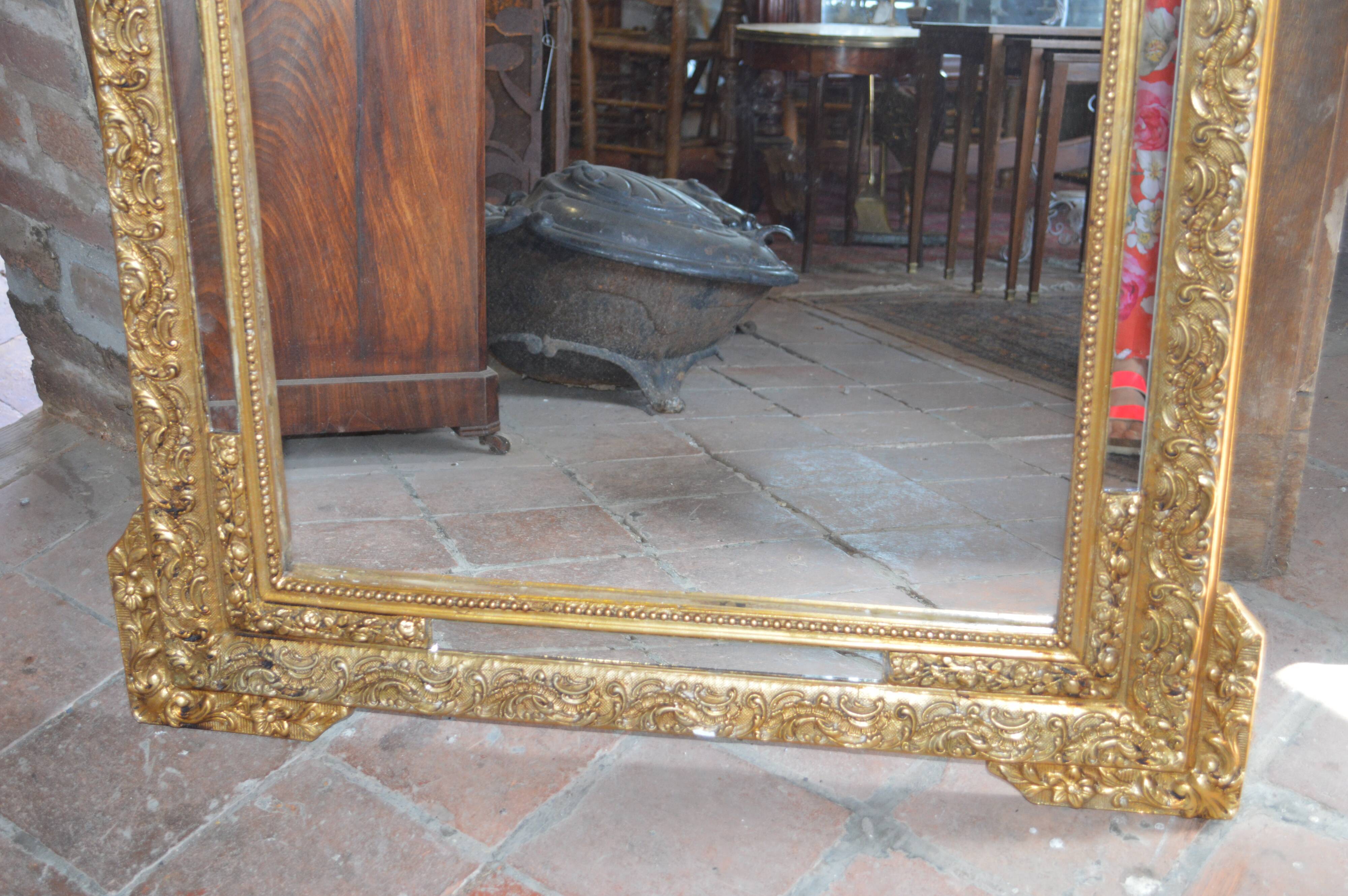 Golden mirror with doves  122x82cm