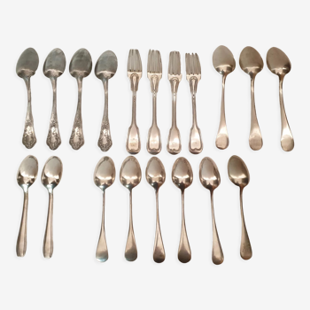 15 cuillères & 4 fourchettes en métal argenté