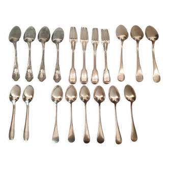 15 spoons & 4 silver metal forks