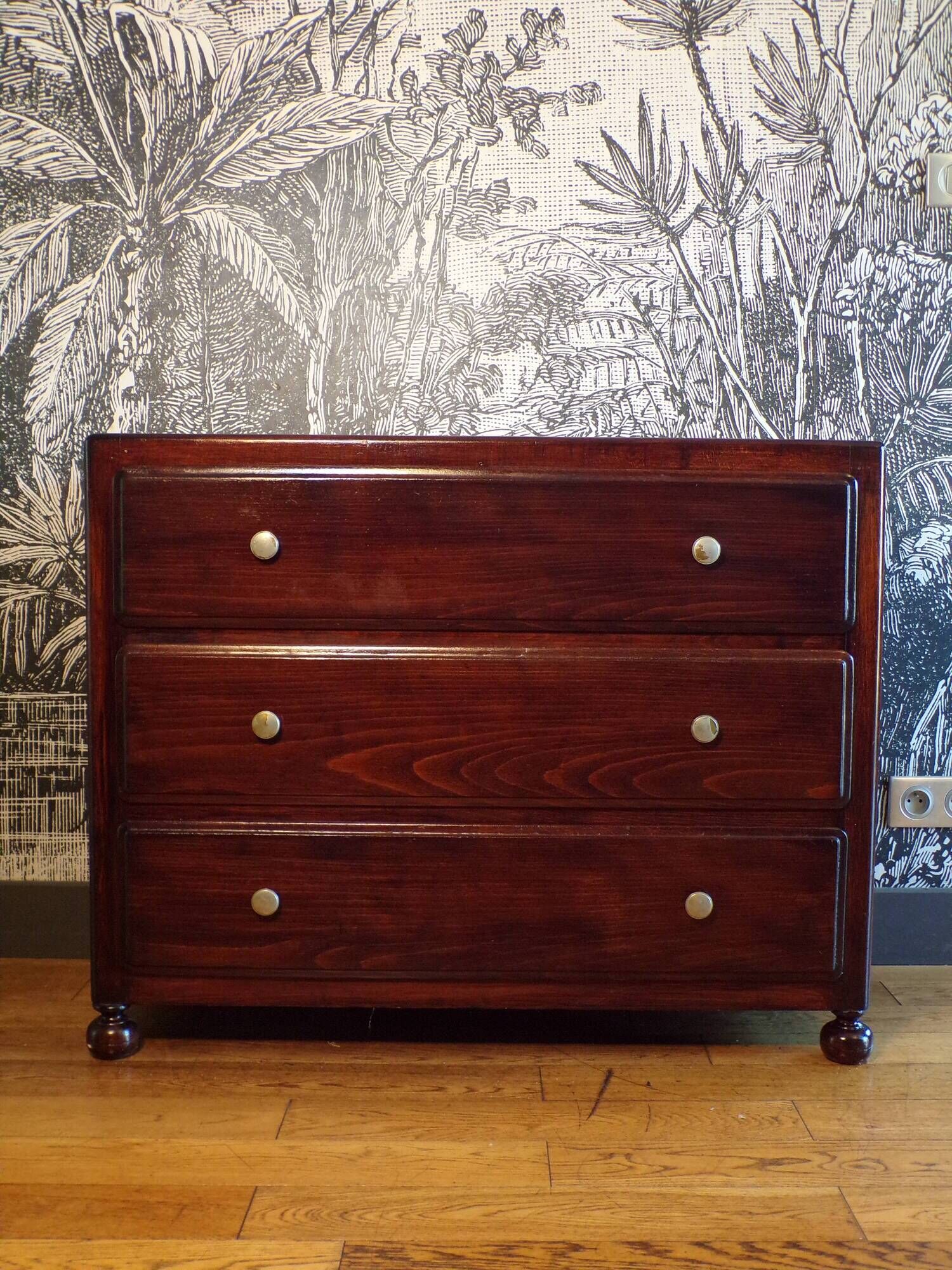 Vintage 3-drawer chest of drawers in dark wood