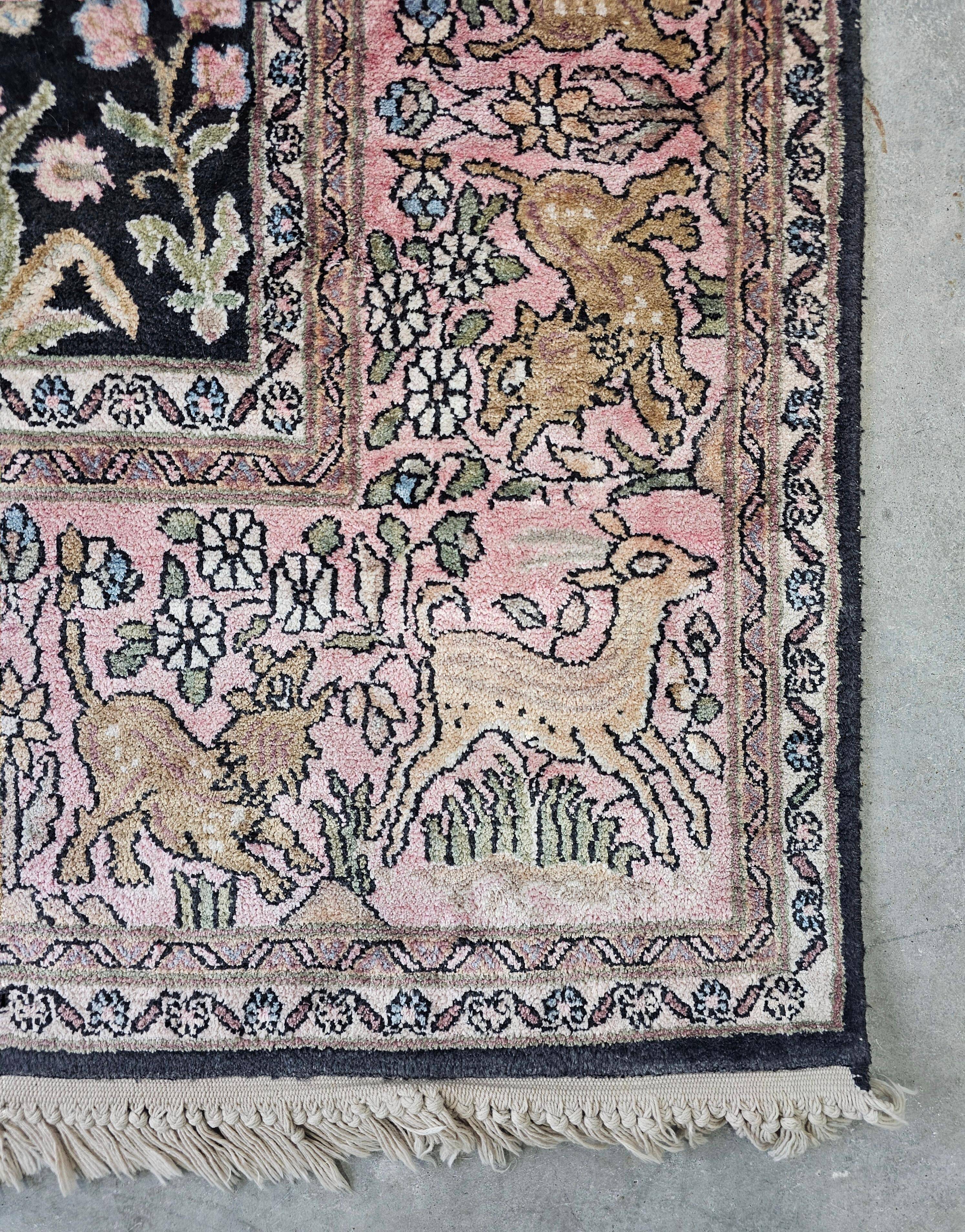 Tapis en soie Qom (soie sur coton) scène de chasse Cachemire 1950s