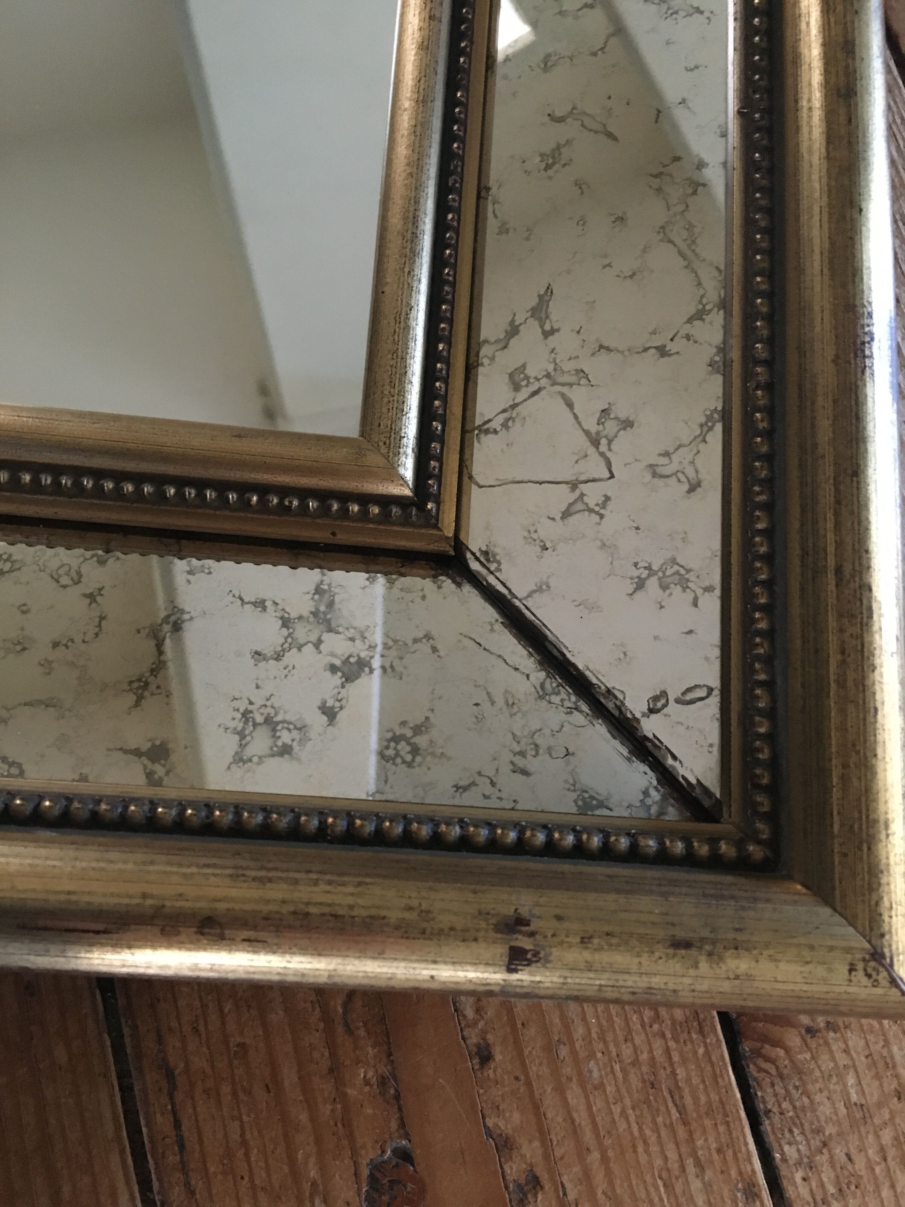 Golden mirror with 68 x 54 cm