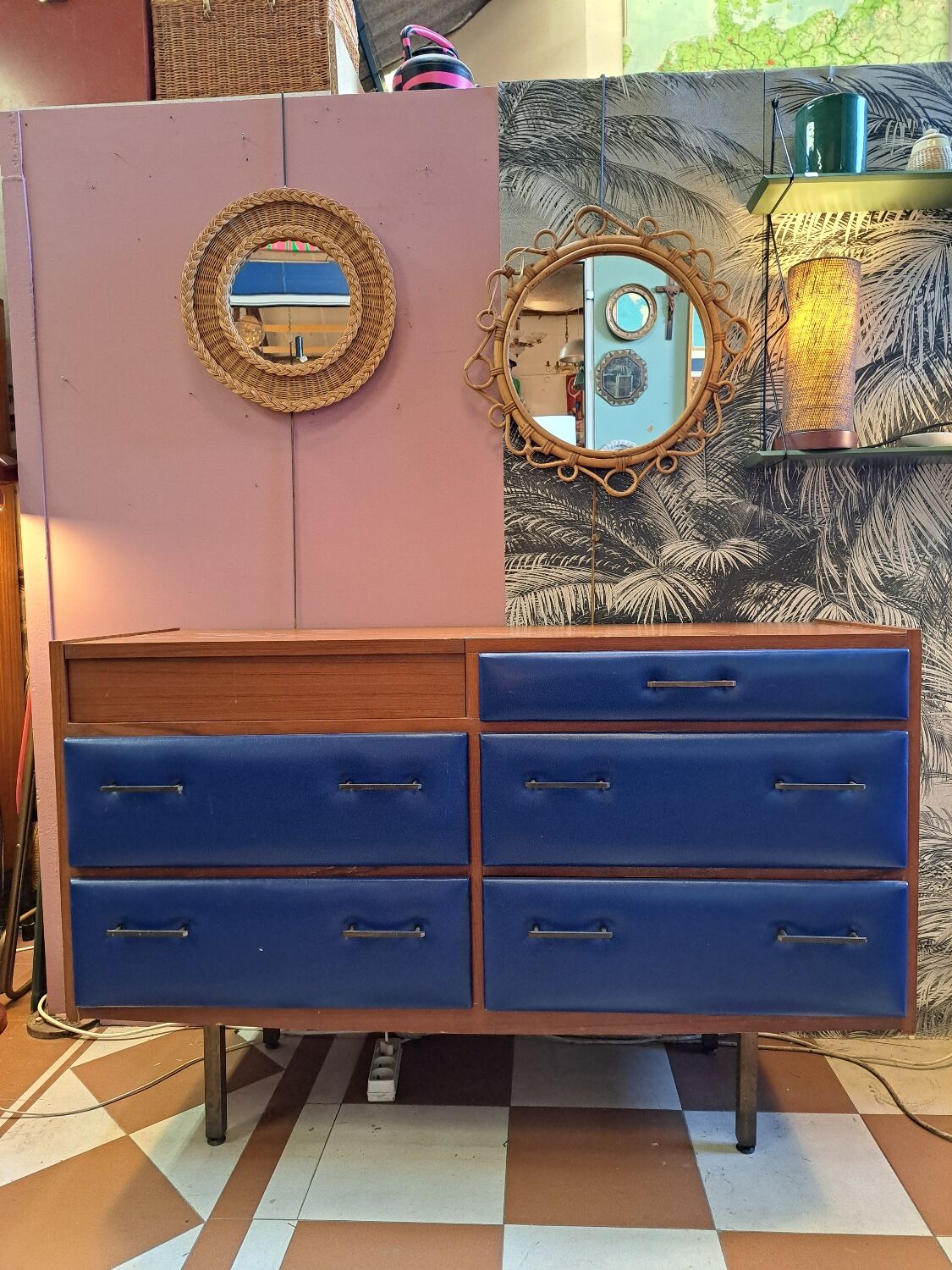 Dressing table dresser