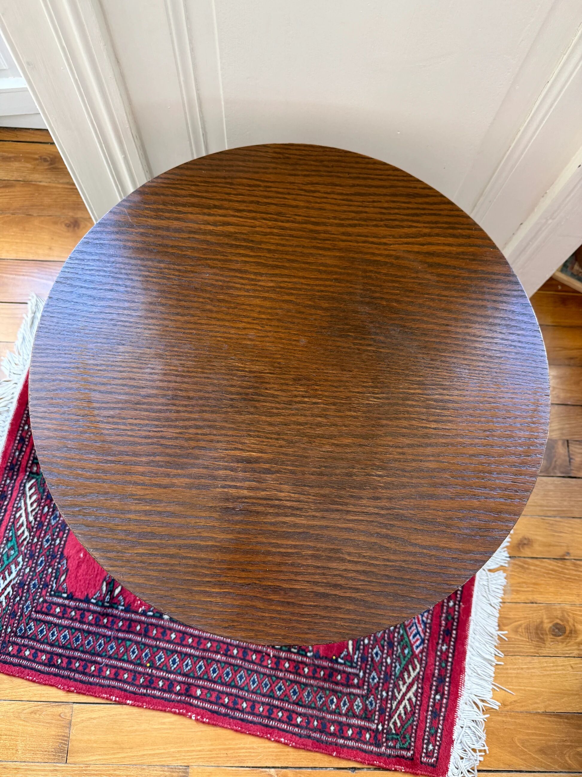 Tripod side table in wood - brutalist style