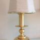 Lampe en laiton brossé et abat jour en laine  ecru  vintage années 70