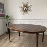 Dining table in rosewood, for 4 to 6 people.