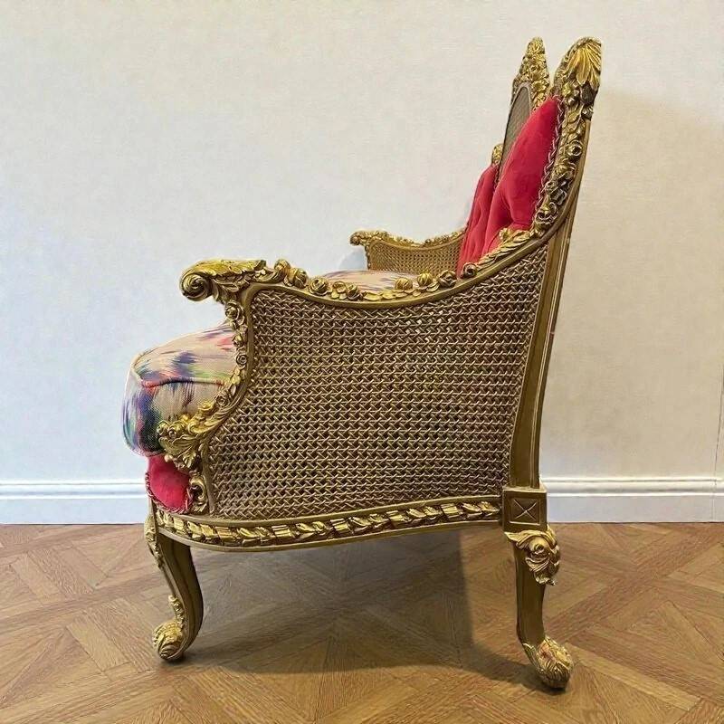 Salon de style Louis XV, artisanal en hêtre rouge et doré en bois d'hêtre