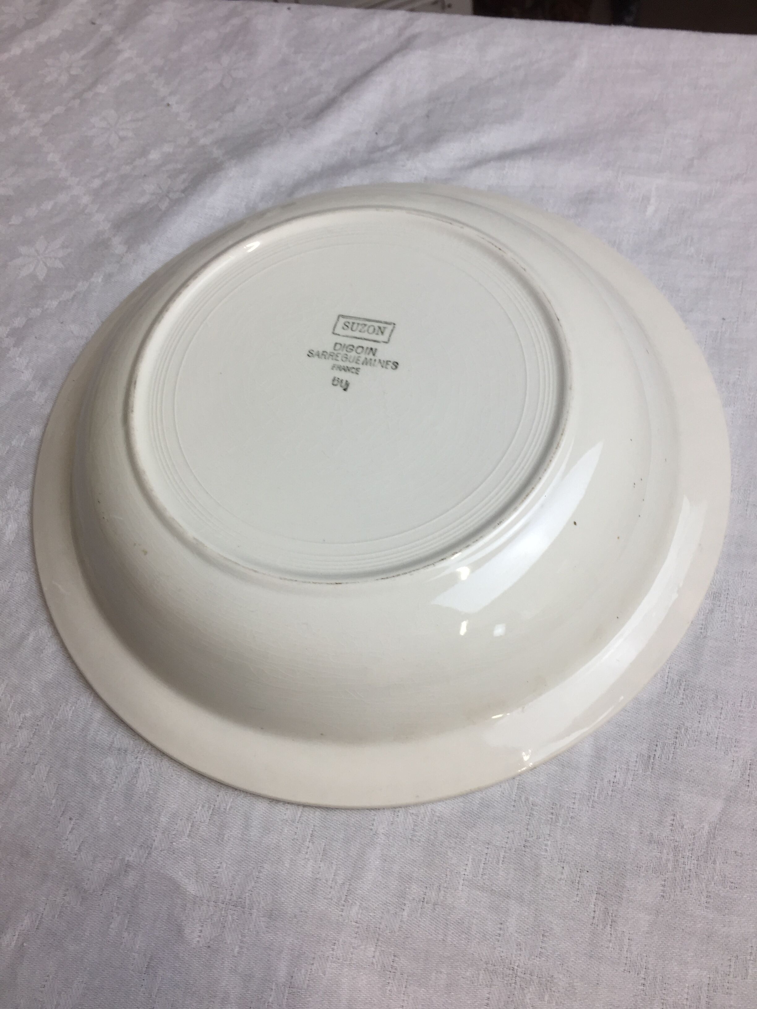 Hollow dish of round shape, made in France Digoin Sarreguemines