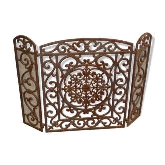 Cast iron fireplace firewall