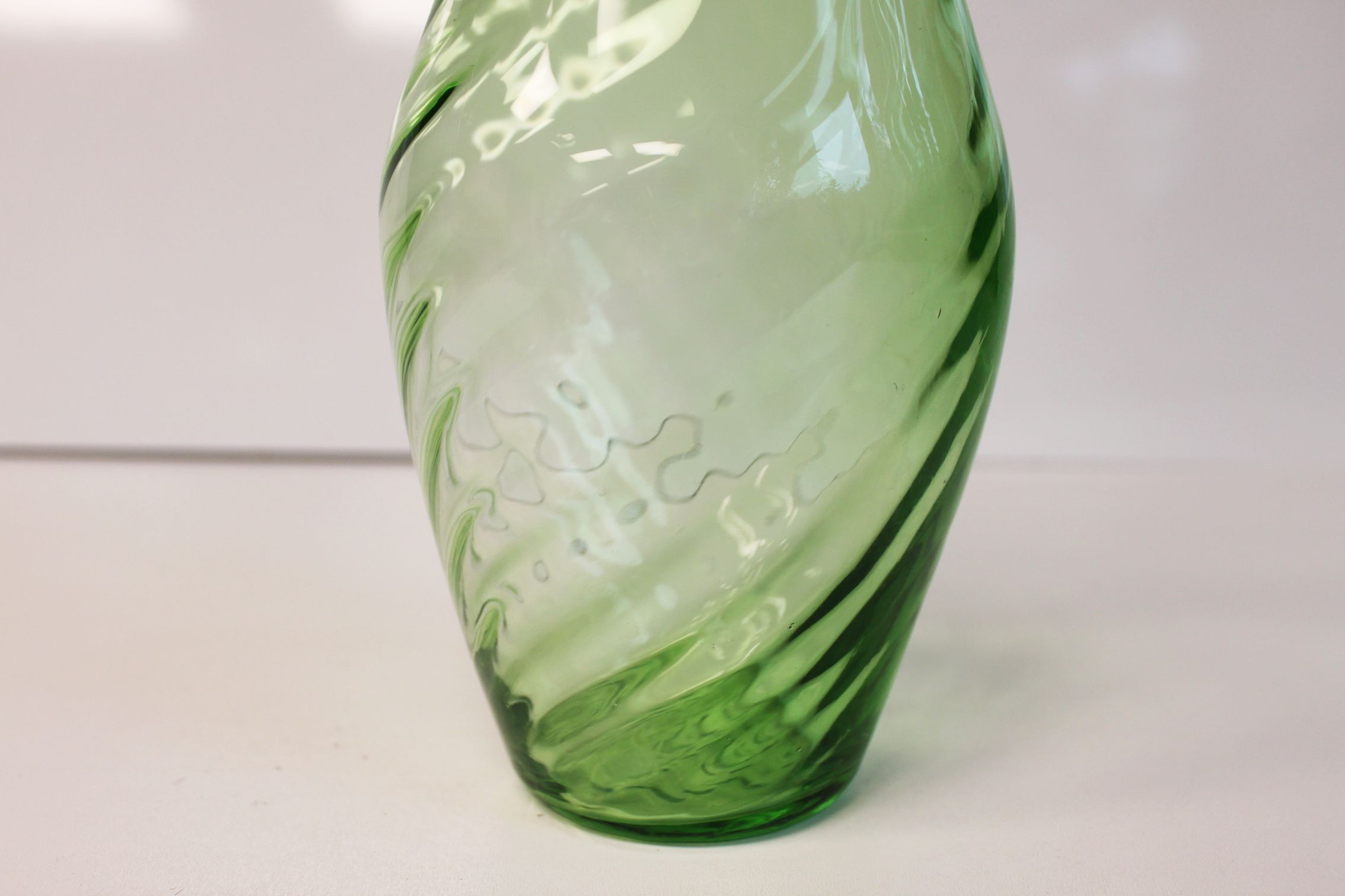 Vase en verre émeraude, Italie, 1970.