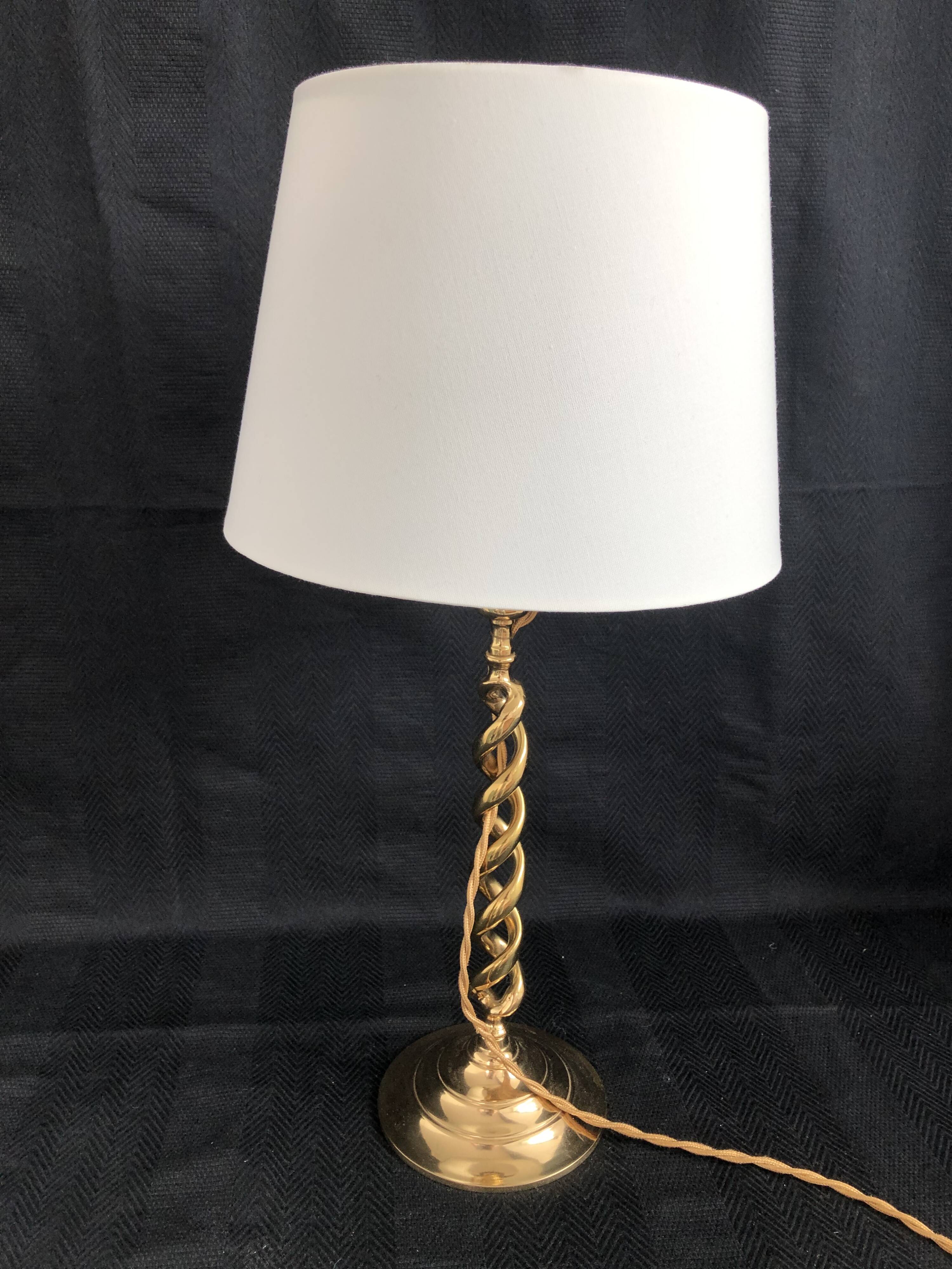 Lampe torsadée en métal doré années 70 abat-jour blanc