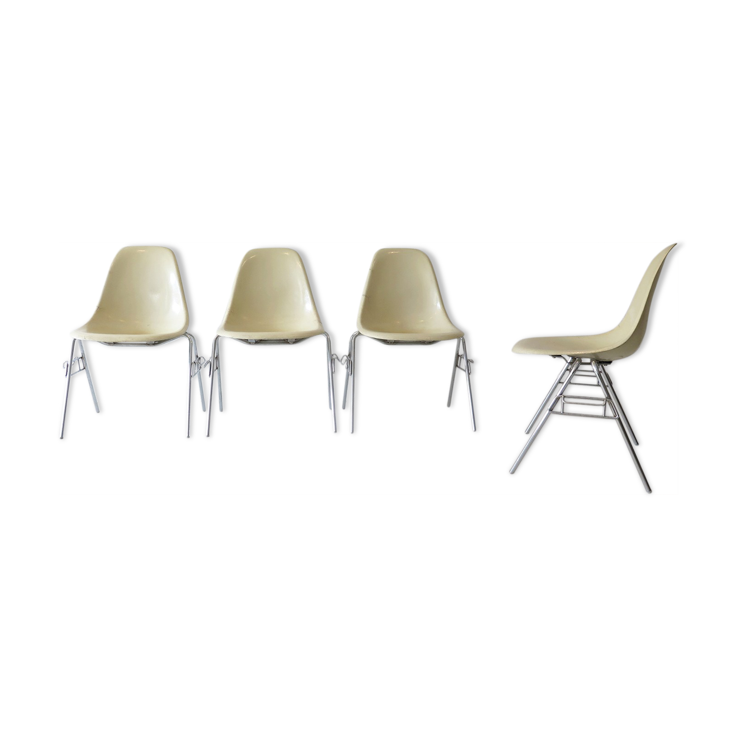 Set of 4 DCW fiber glass chairs