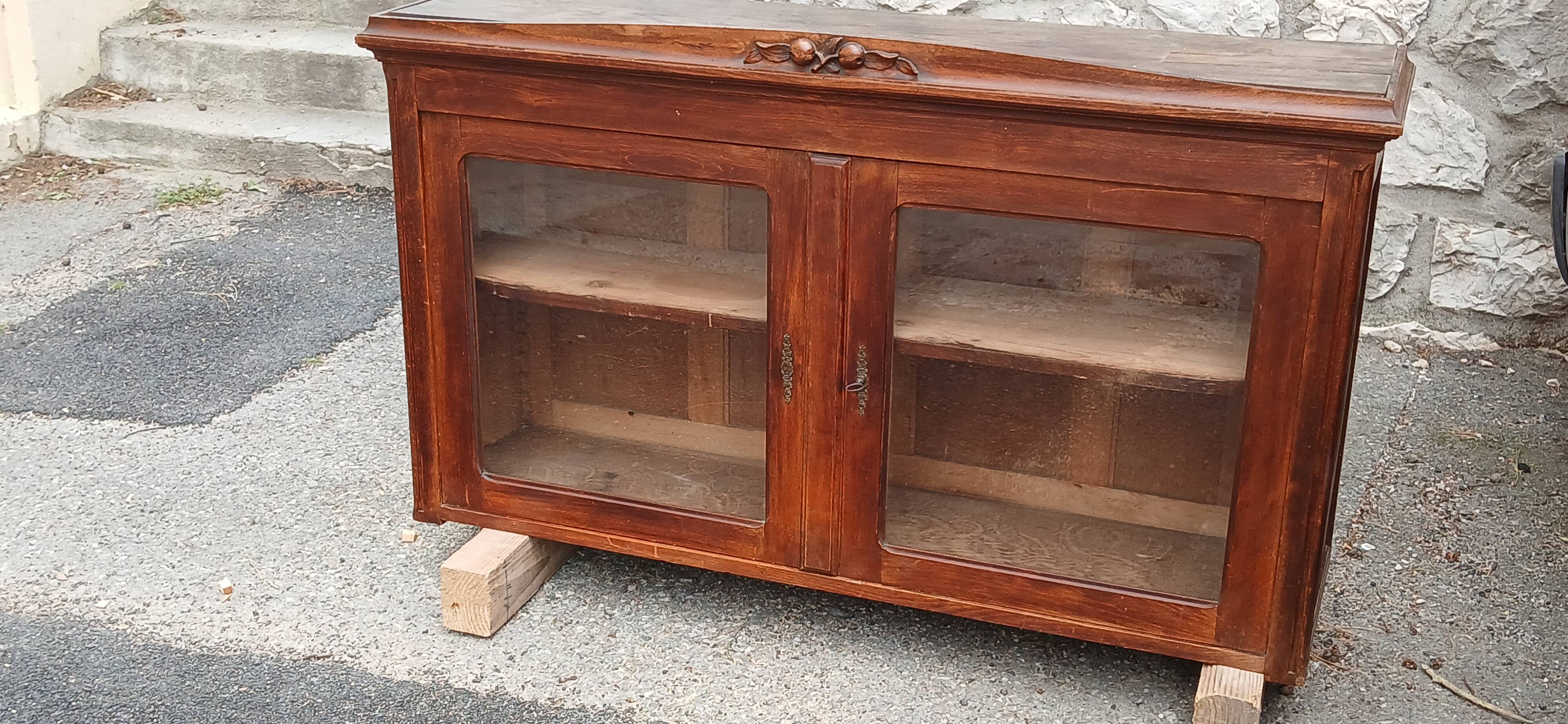Dresser / display cabinet / sideboard top with beveled glass