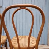 3 chaises de bistrot anciennes avec cannage