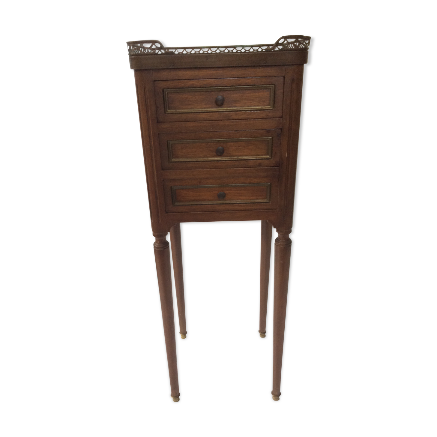 Beside table XVlllème