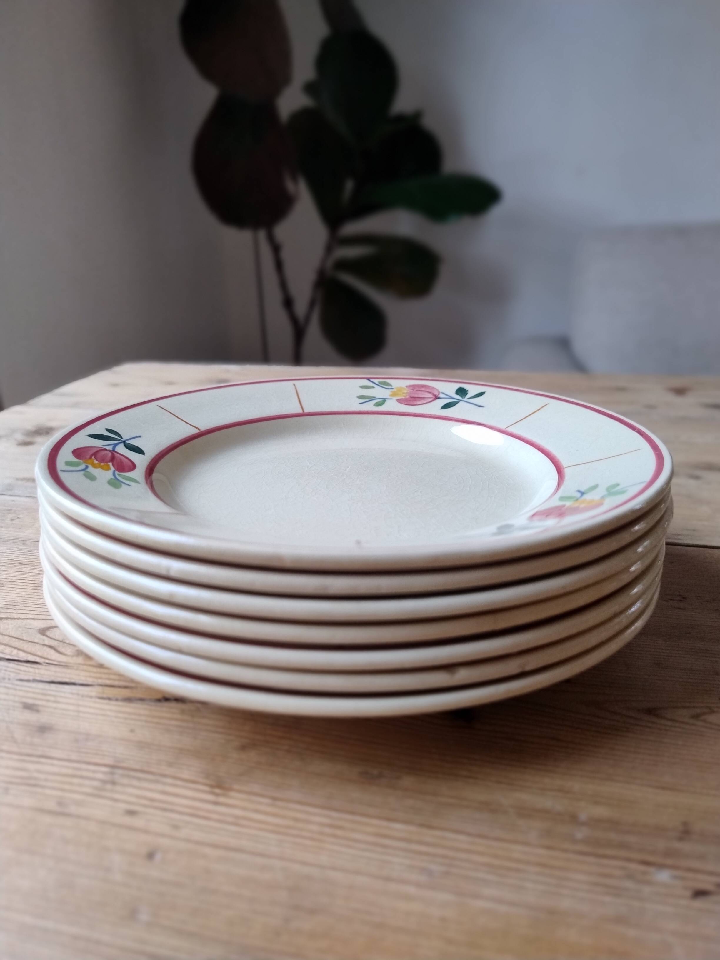 Set of 7 vintage dessert plates in Gien earthenware, model Jacqueline.