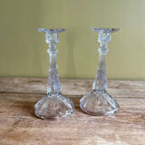 Paire de bougeoirs en verre moulé