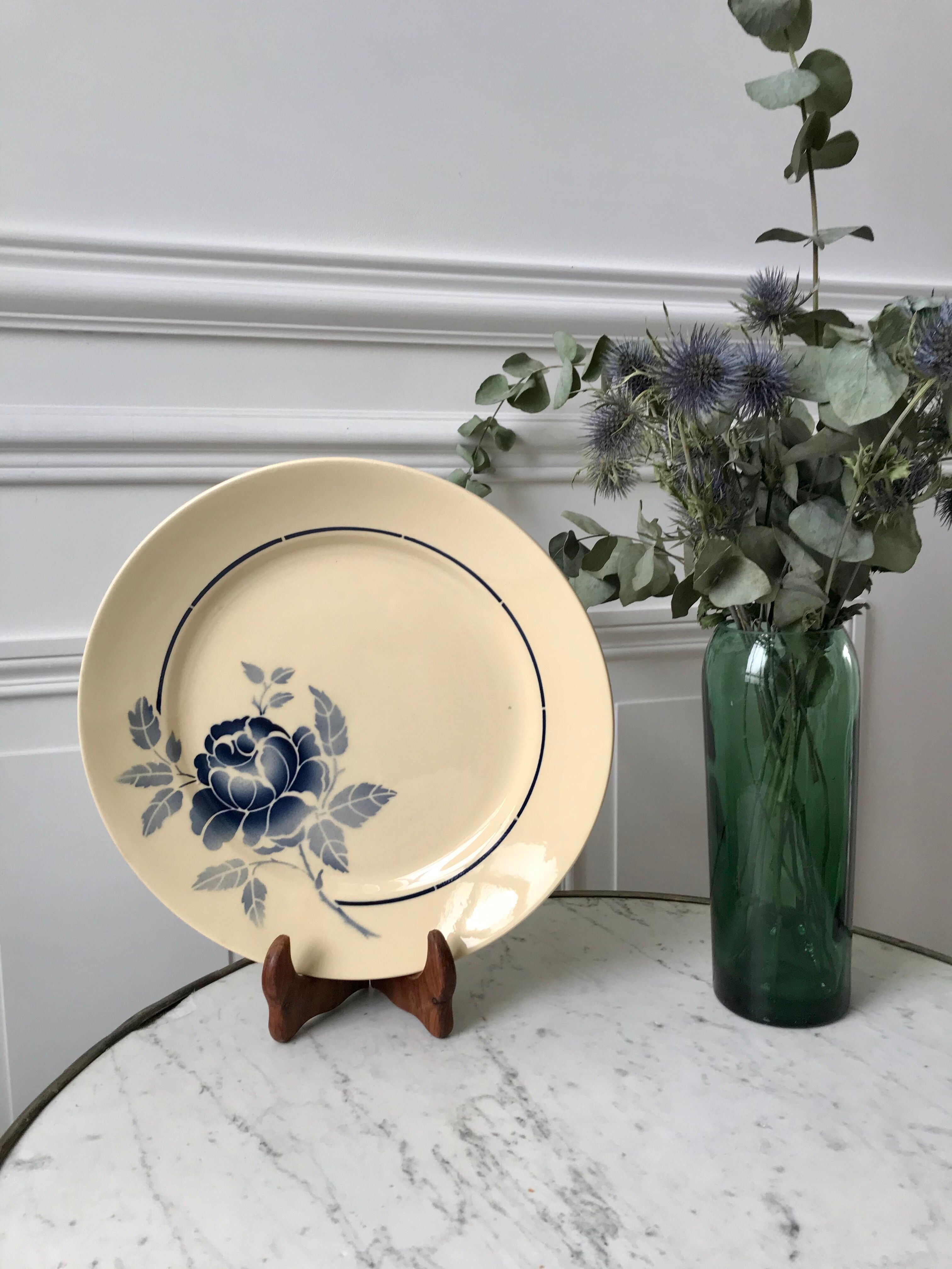 Round dish blue flowers Saint-Amand years 30-40