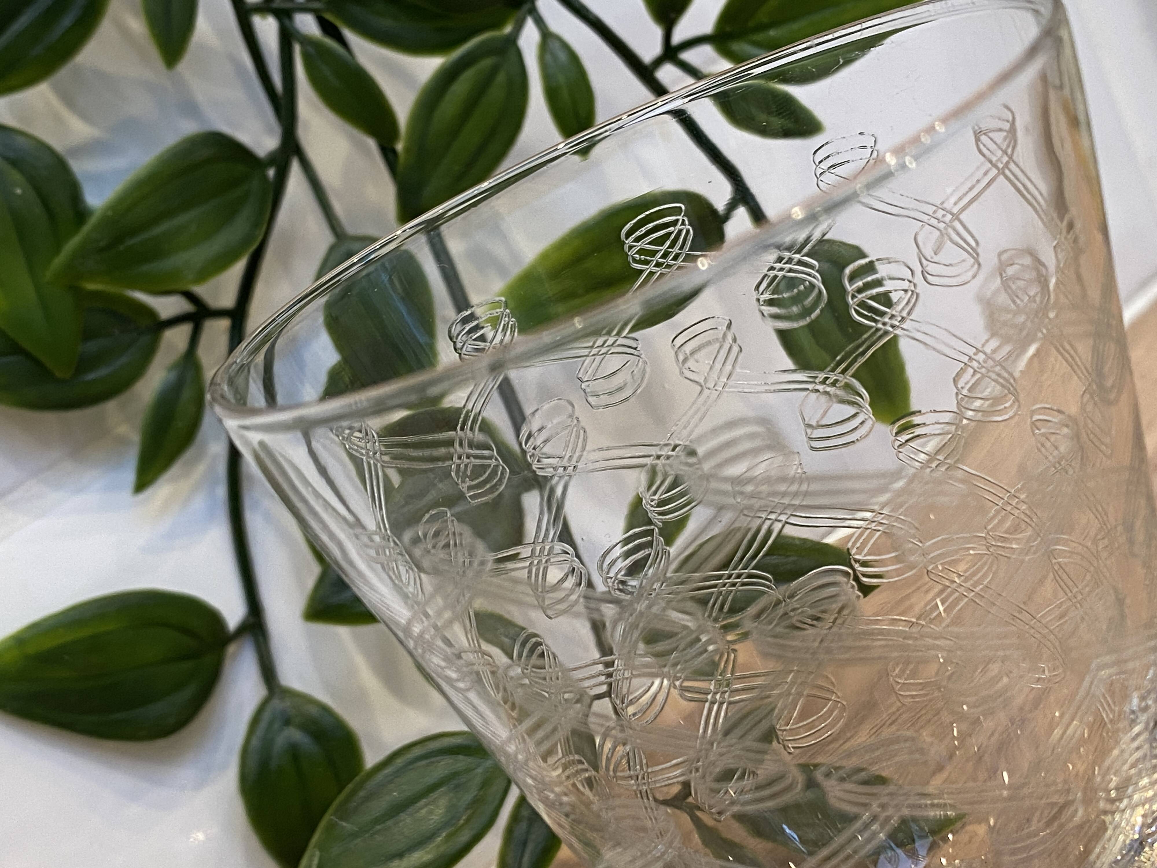 Set de 2 verres à vin en verre gravé