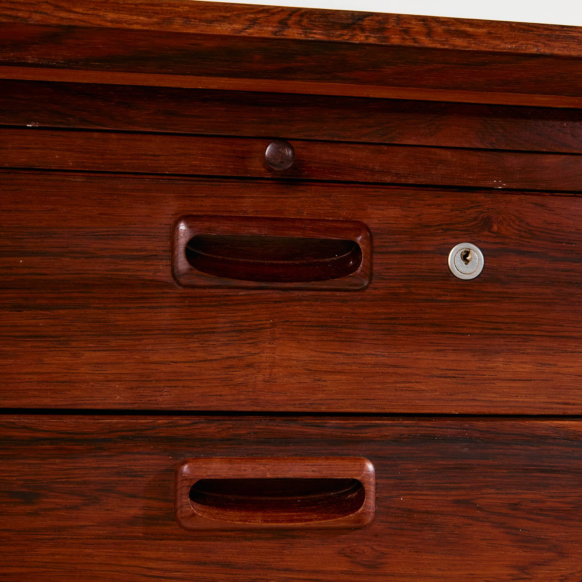Model 207 rosewood desk by Arne Vodder