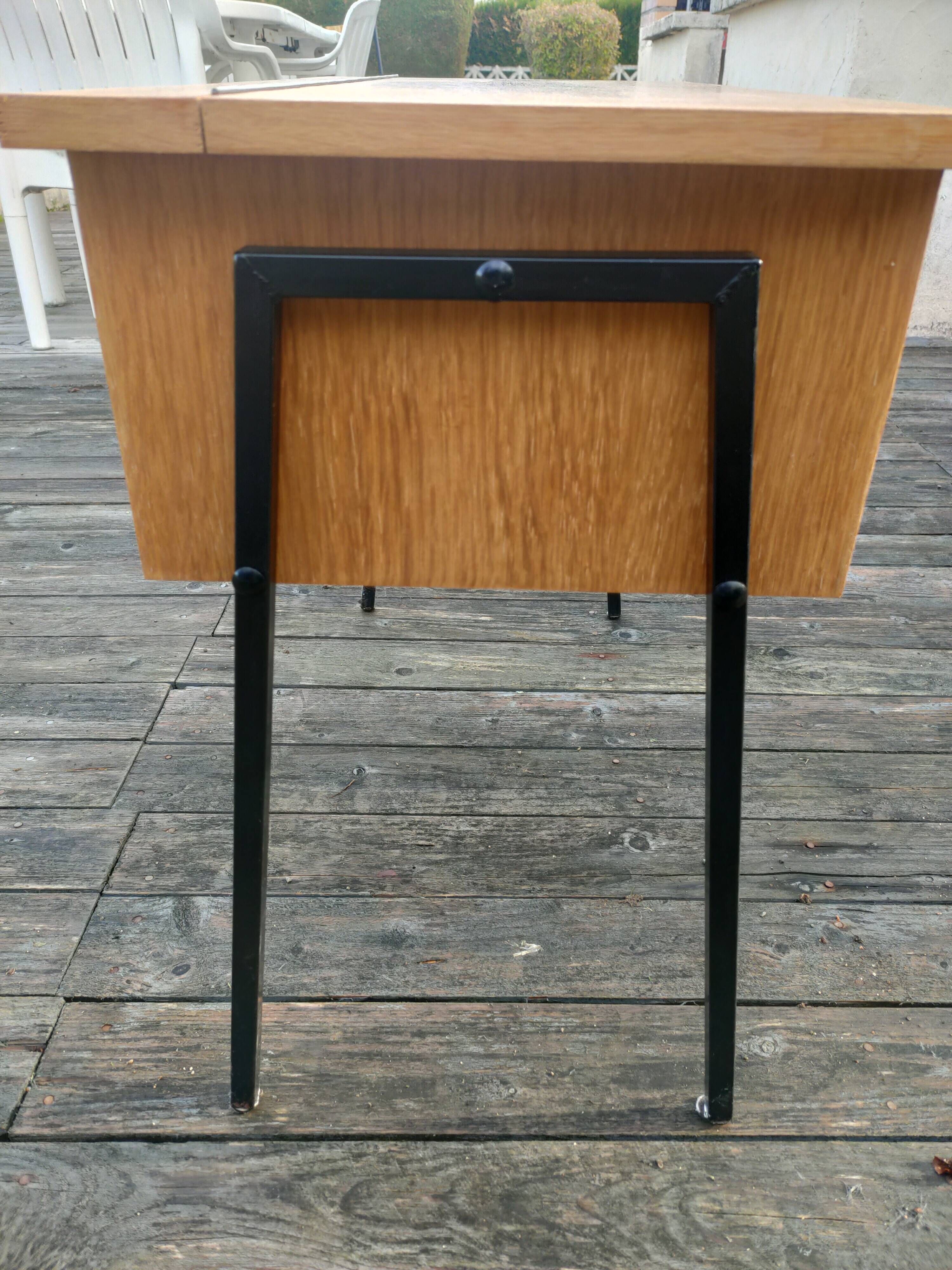 Travailleuse,table à couture