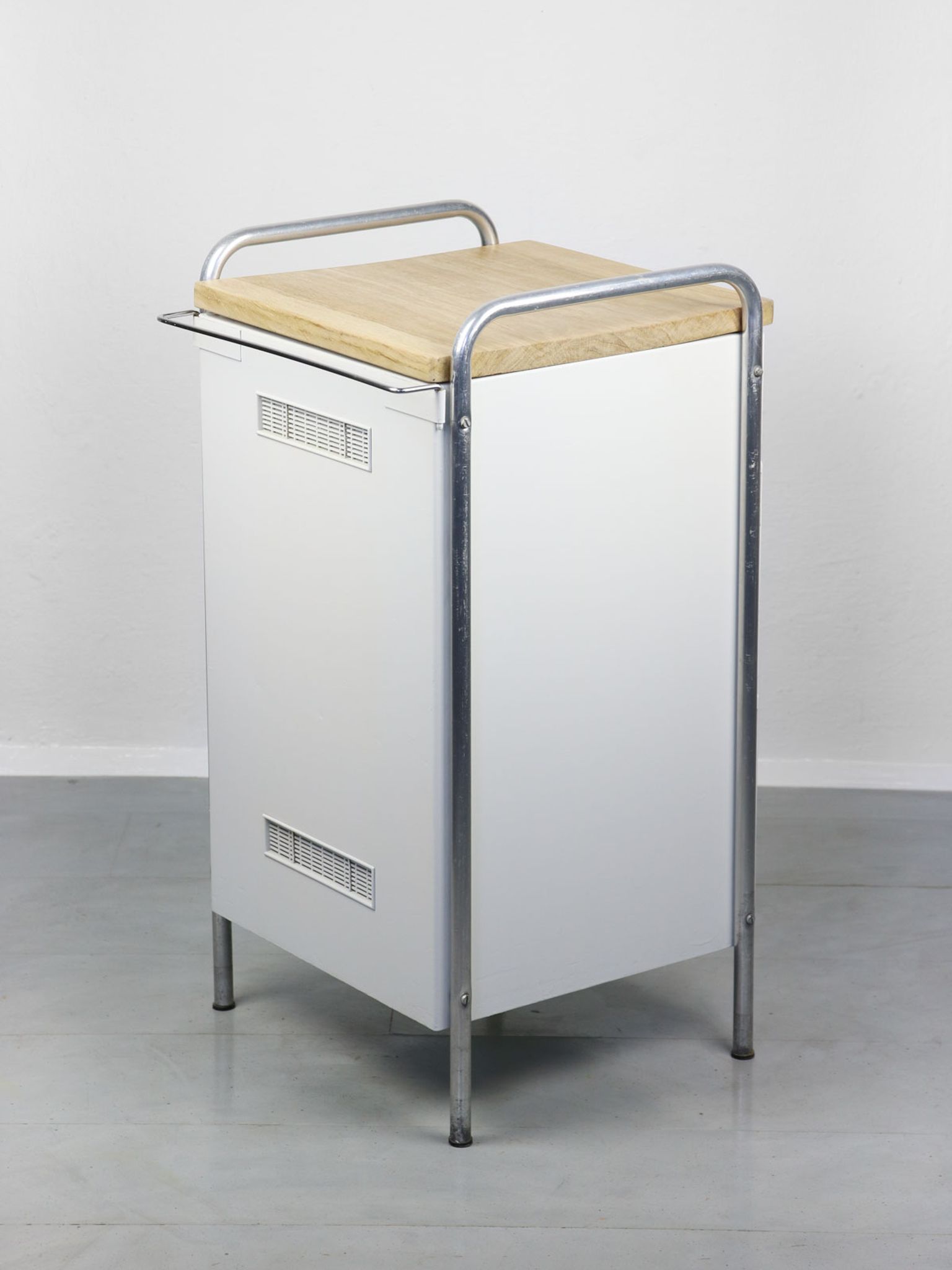 Cabinet industriel du milieu du siècle