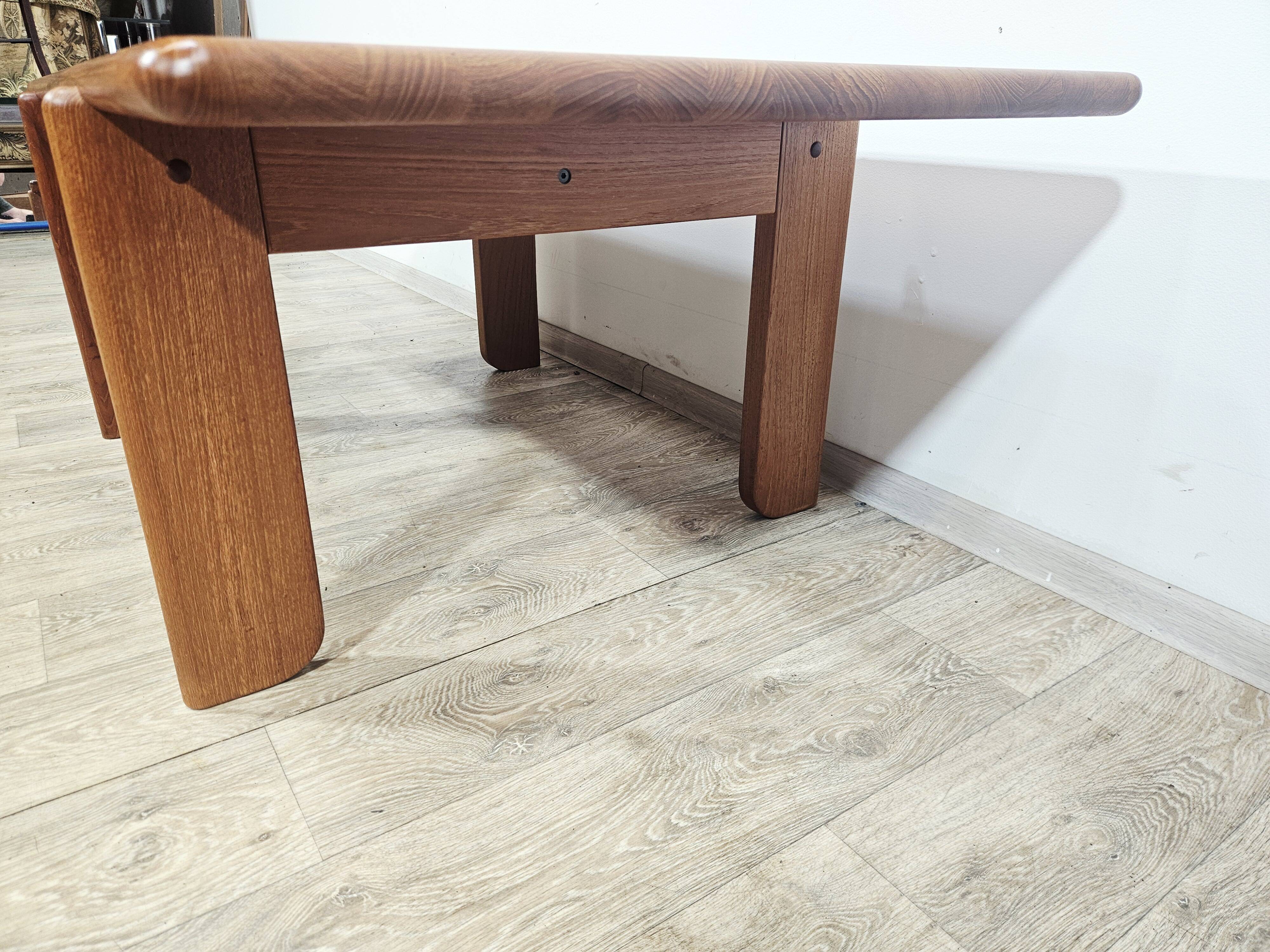 Table basse en teck massif danois / Style Mid-Century Modern / Années 1970.