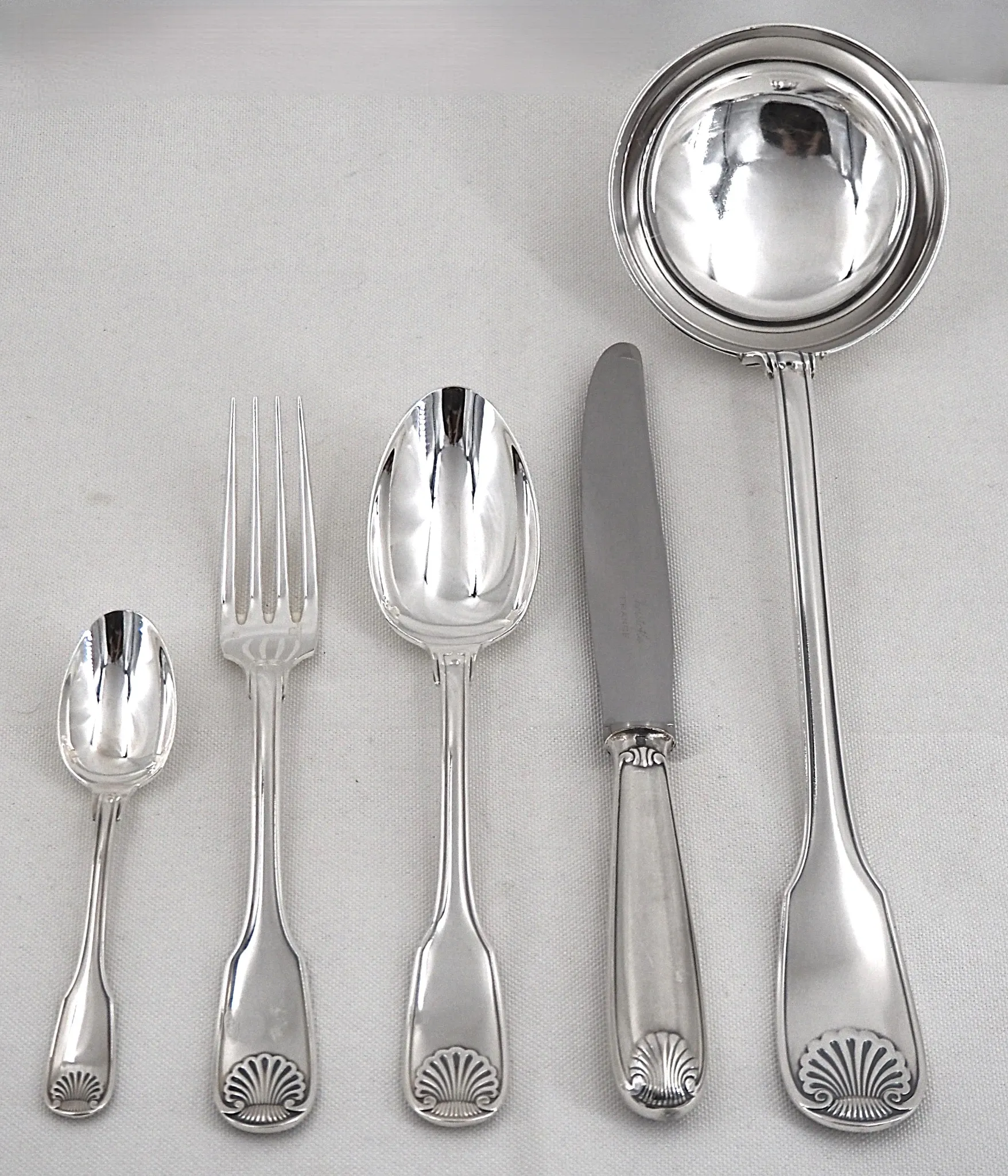 Christofle Vendôme Shell, cutlery set 49 pieces, silver-plated knives.