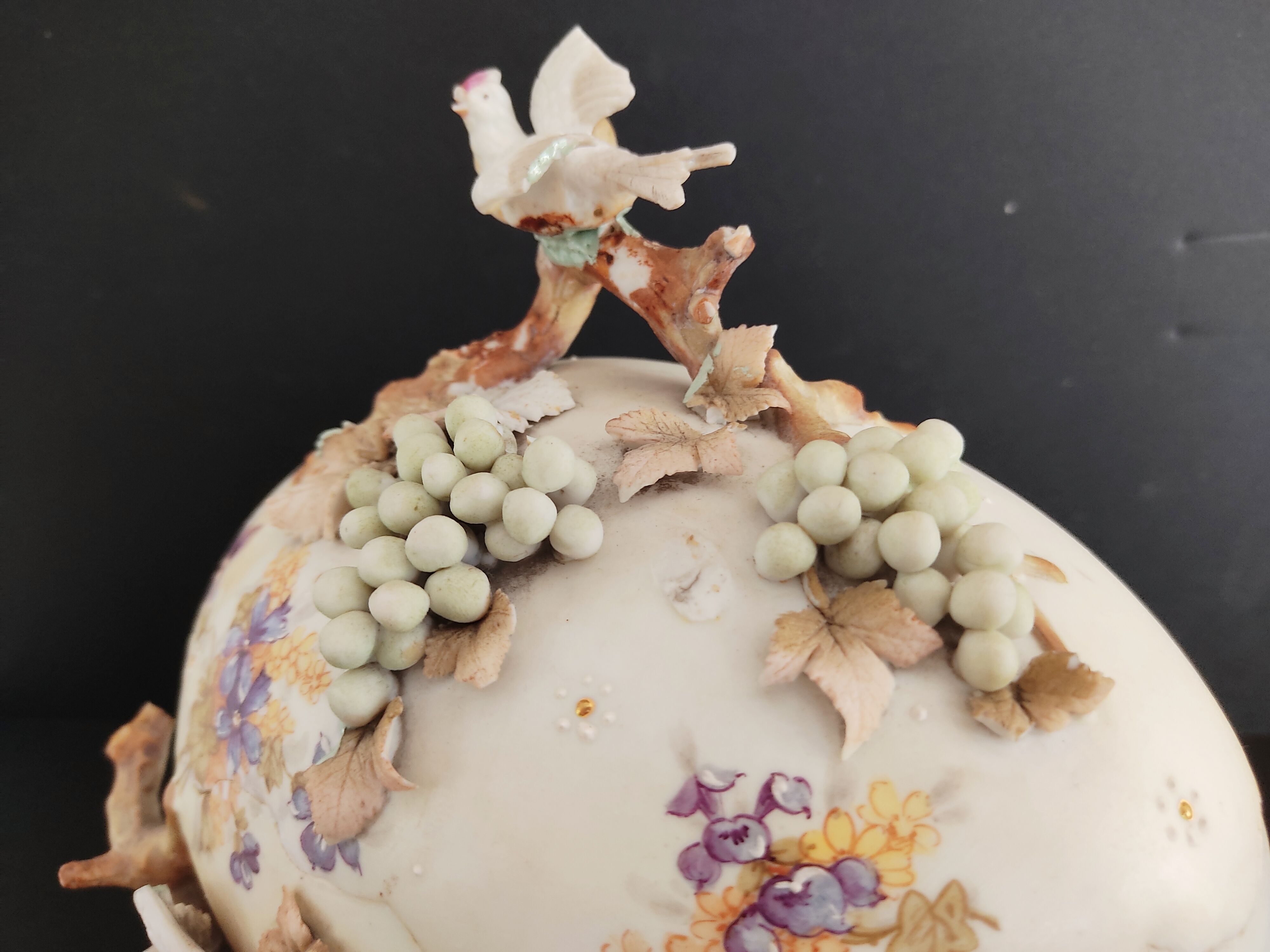 19th century egg-shaped porcelain box