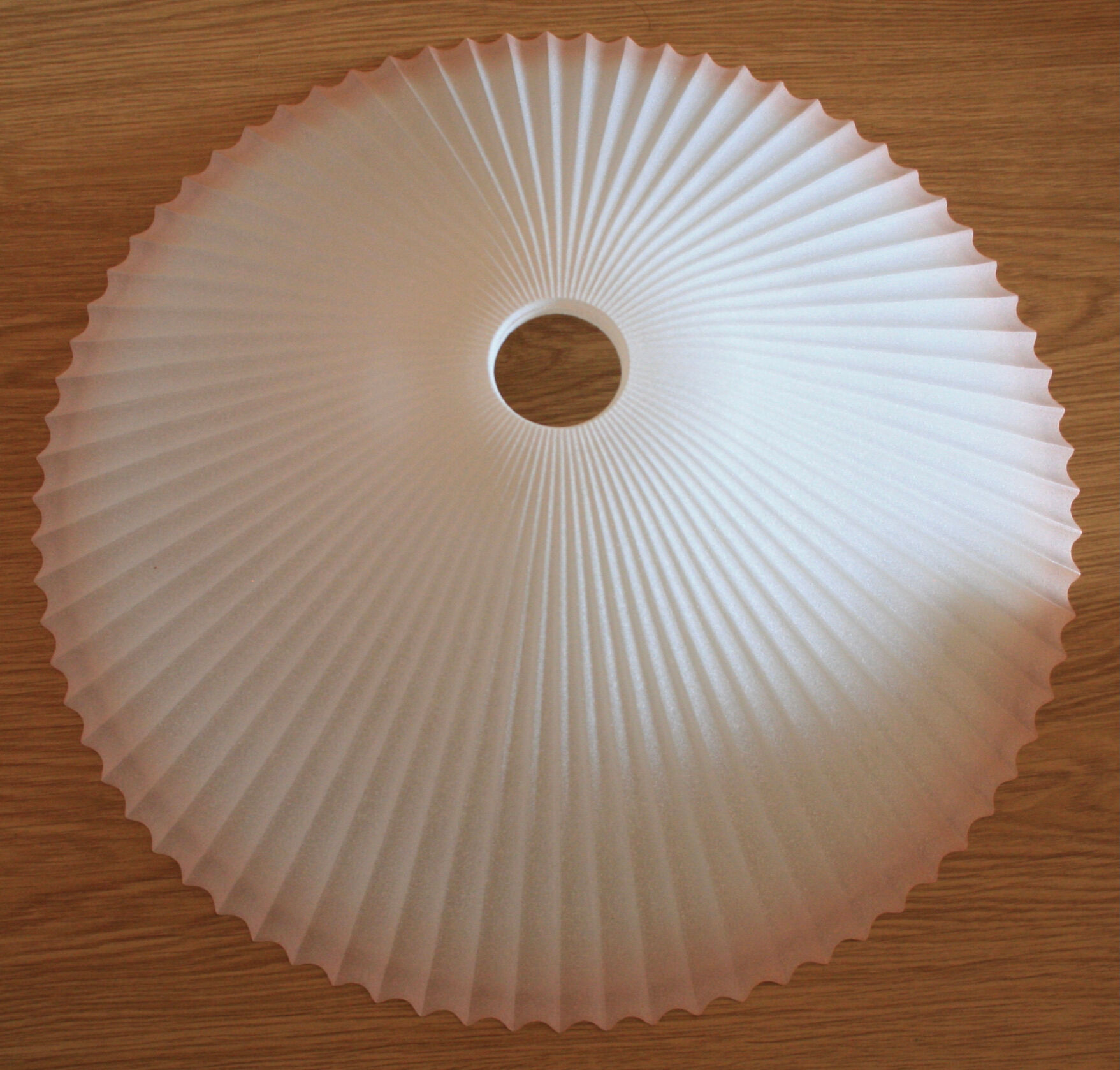 Pleated glass suspension