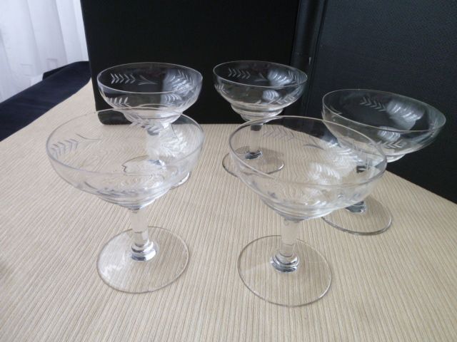 Set de 5 coupes à champagne  vintage en verre meulé
