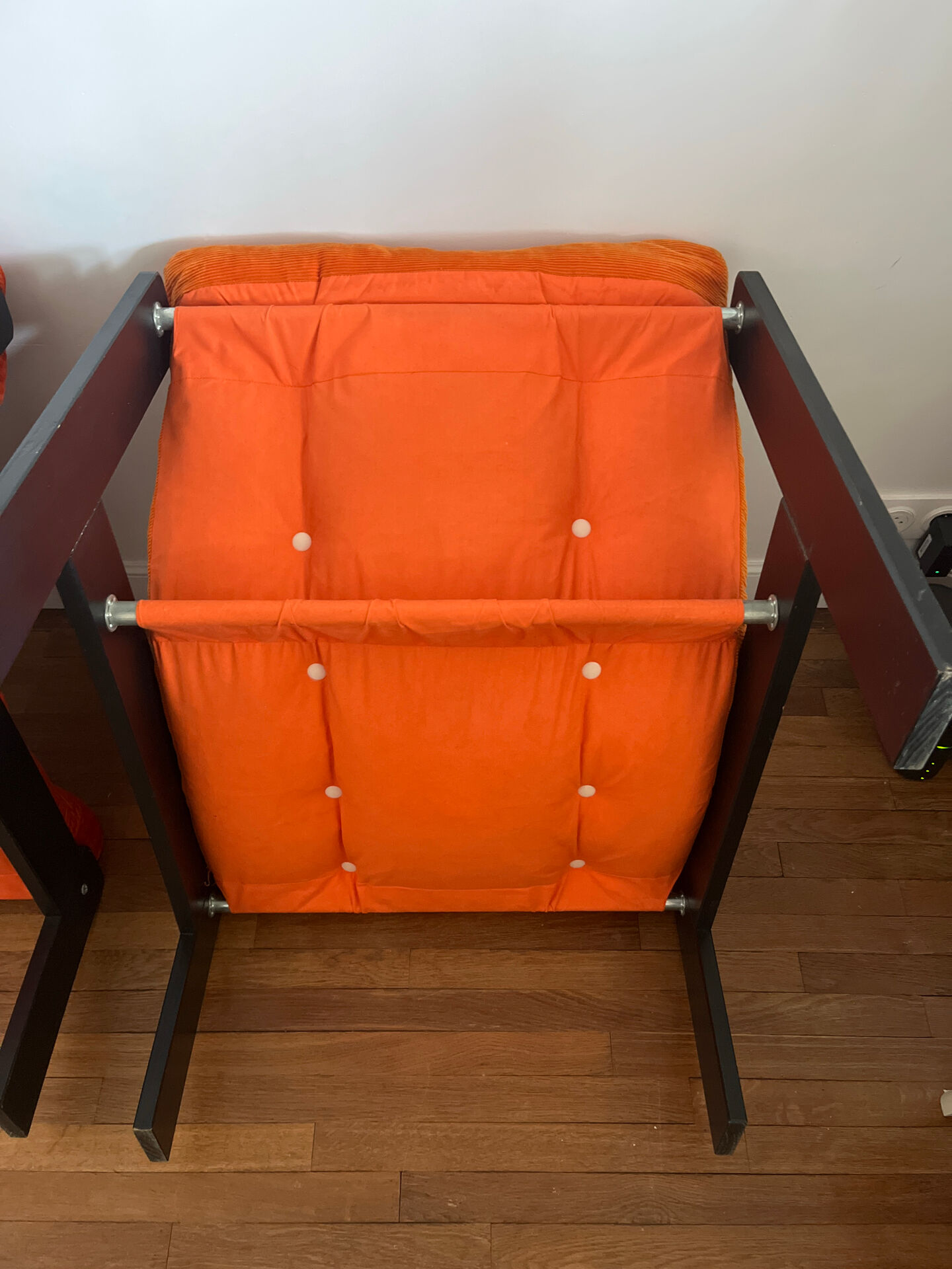 2 fauteuils en velours orange Vintage année 1974