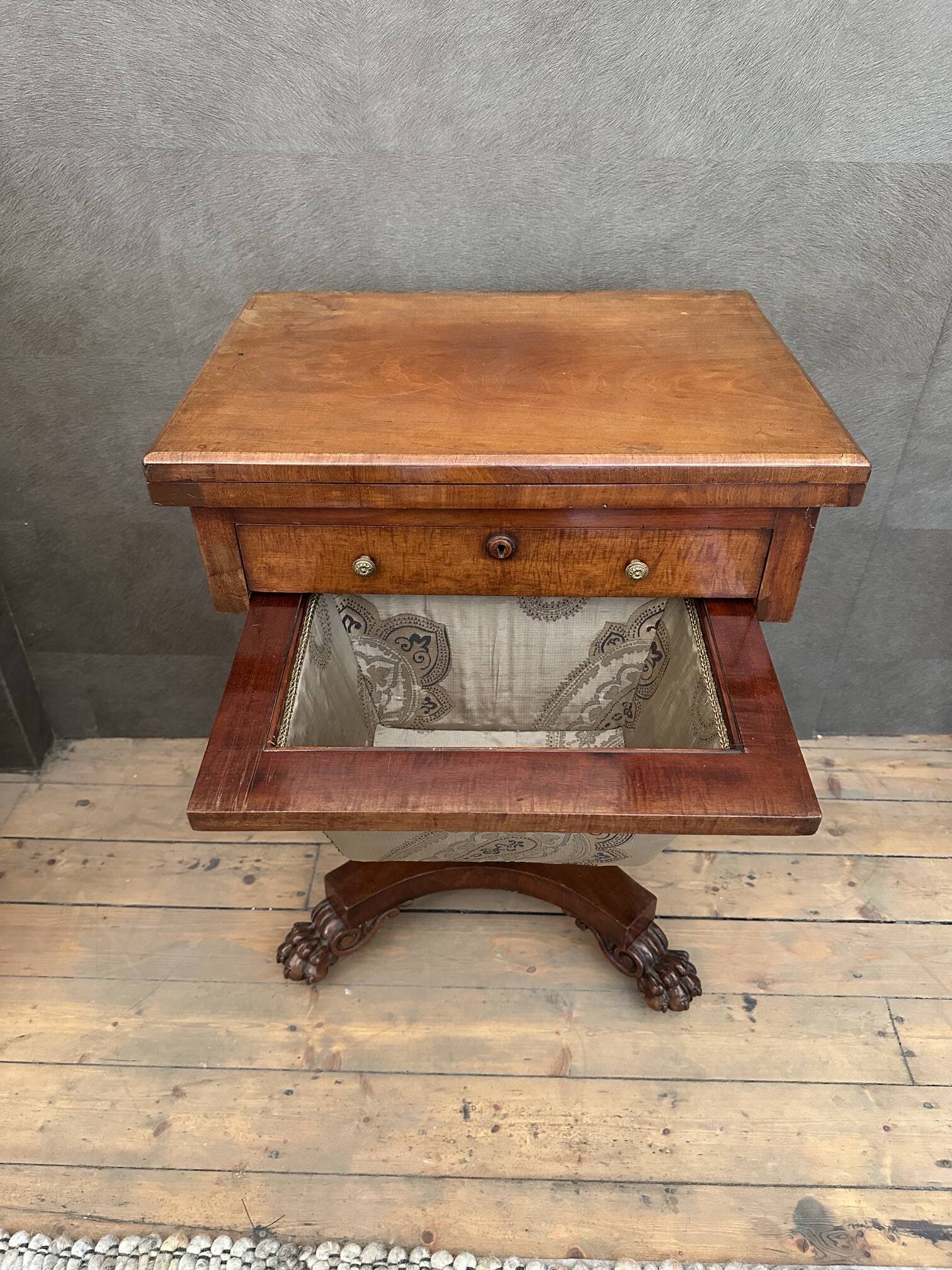table de couture antique