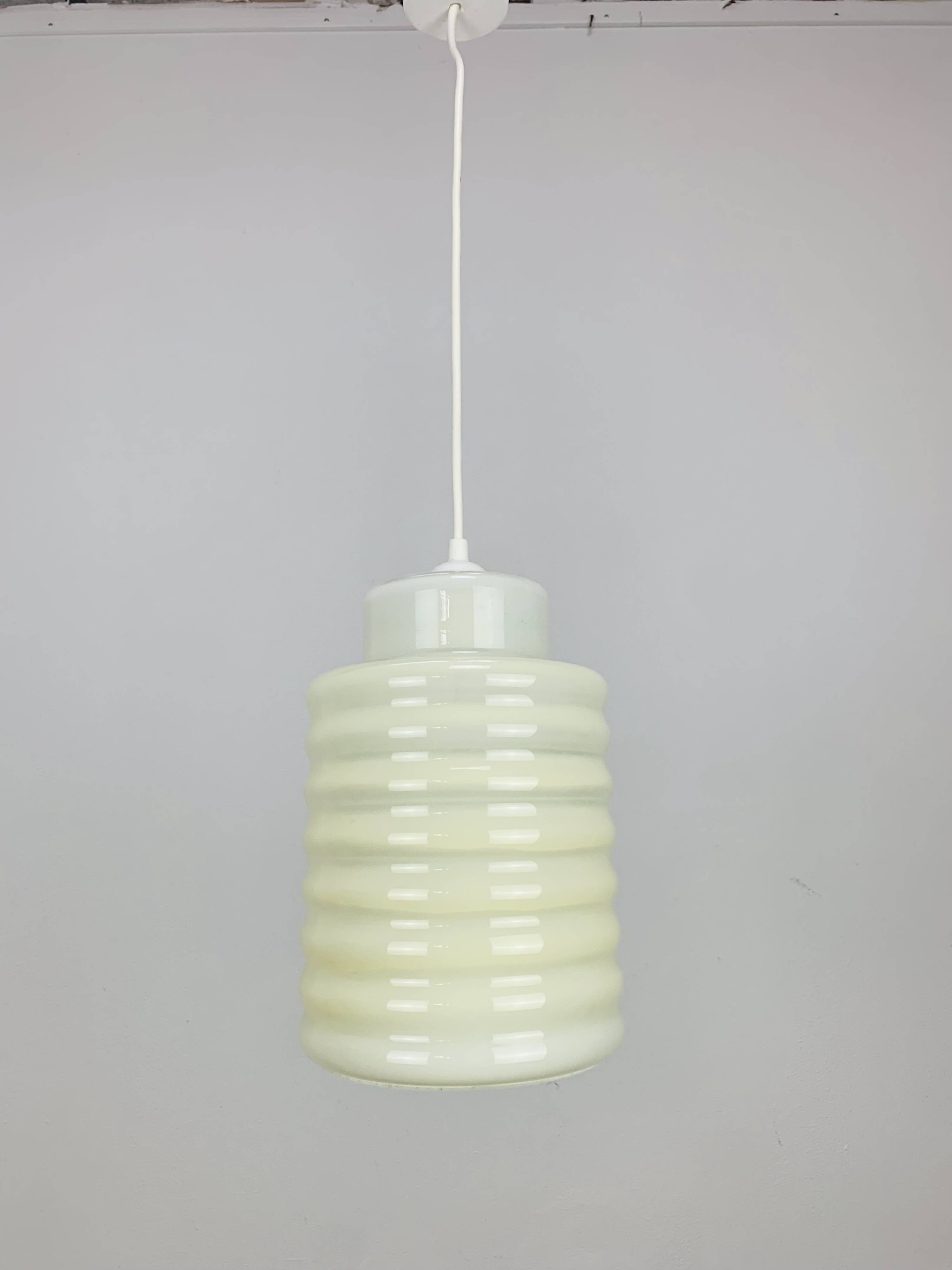Suspension lampion opaline années 60, vintage