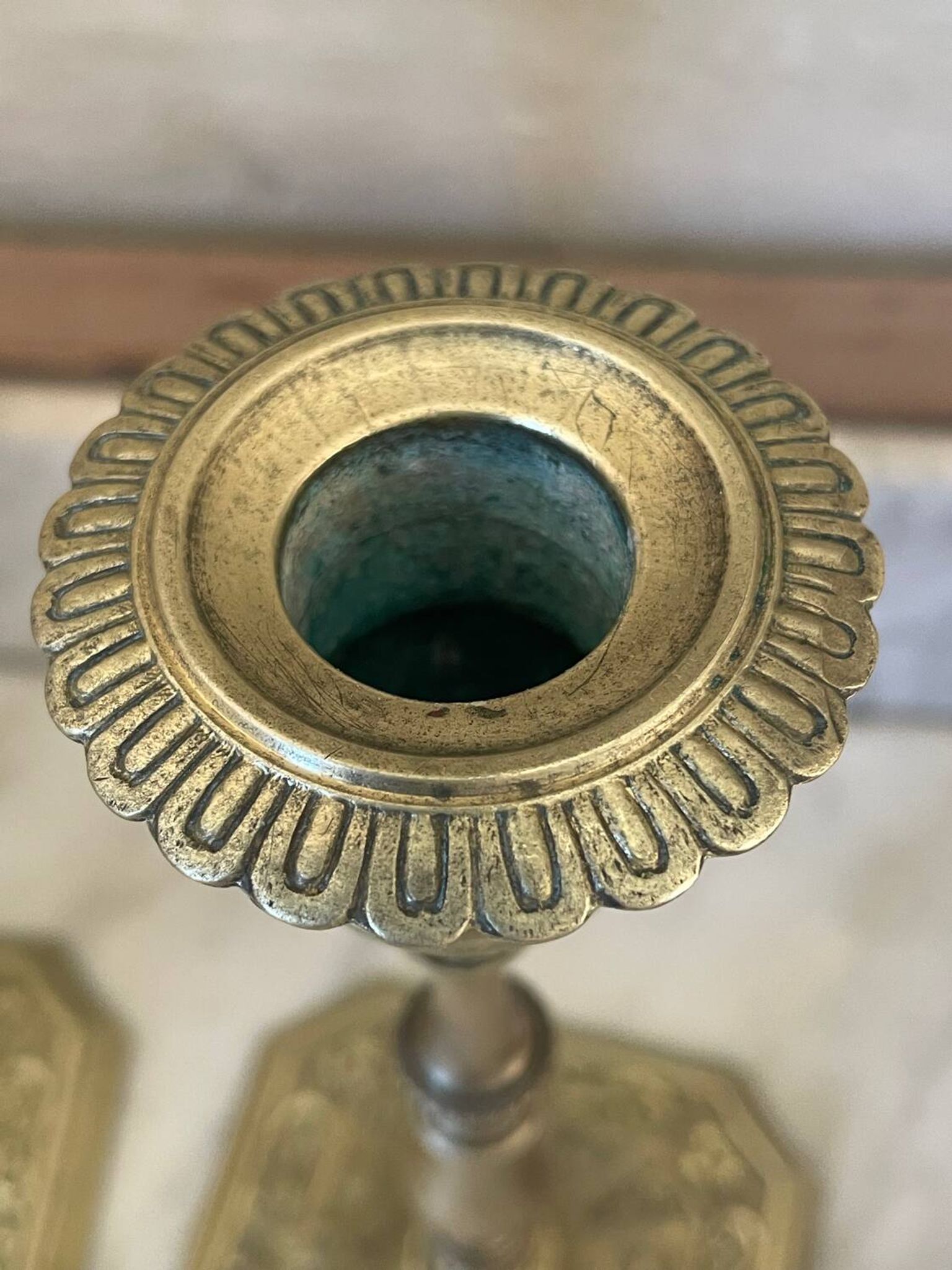 Paire de bougeoirs en laiton XIXème