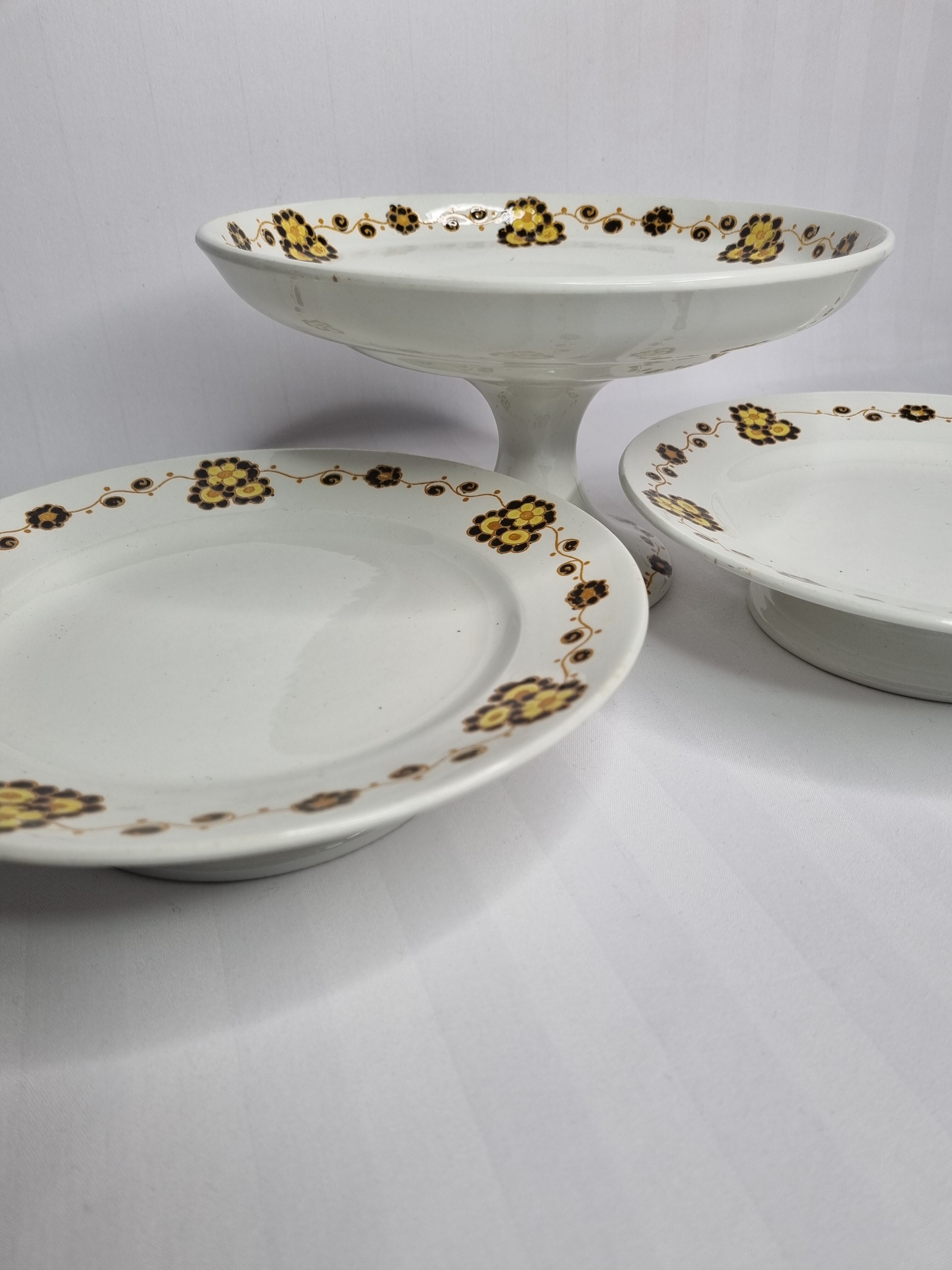 Set of three compotiers and presentation dishes "Boch Frères" (Made in Belgium)