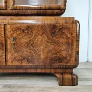 French Art Decò display cabinet from the 1940s in walnut