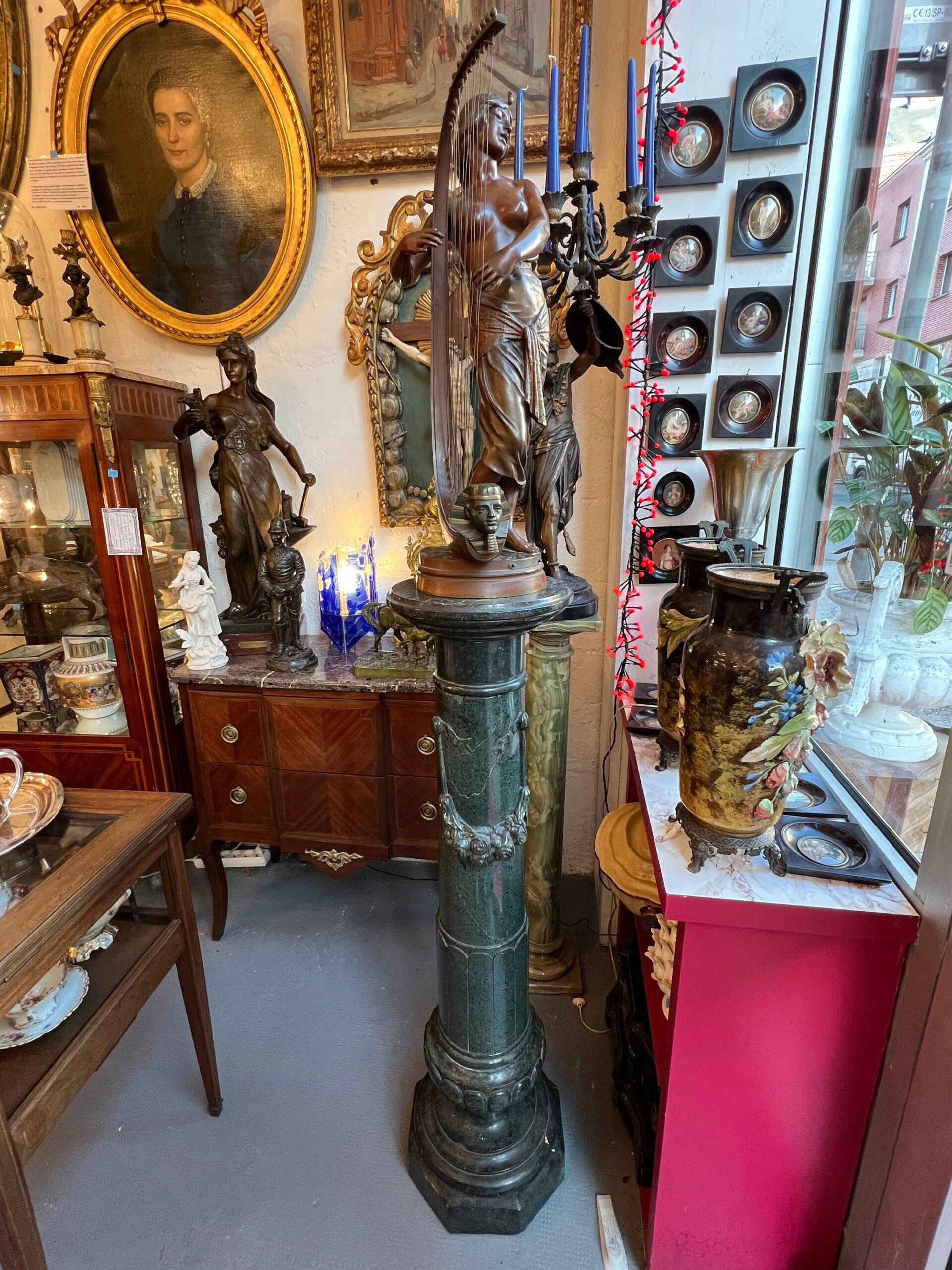 Very beautiful and ancient green marble column, dating from the 19th century