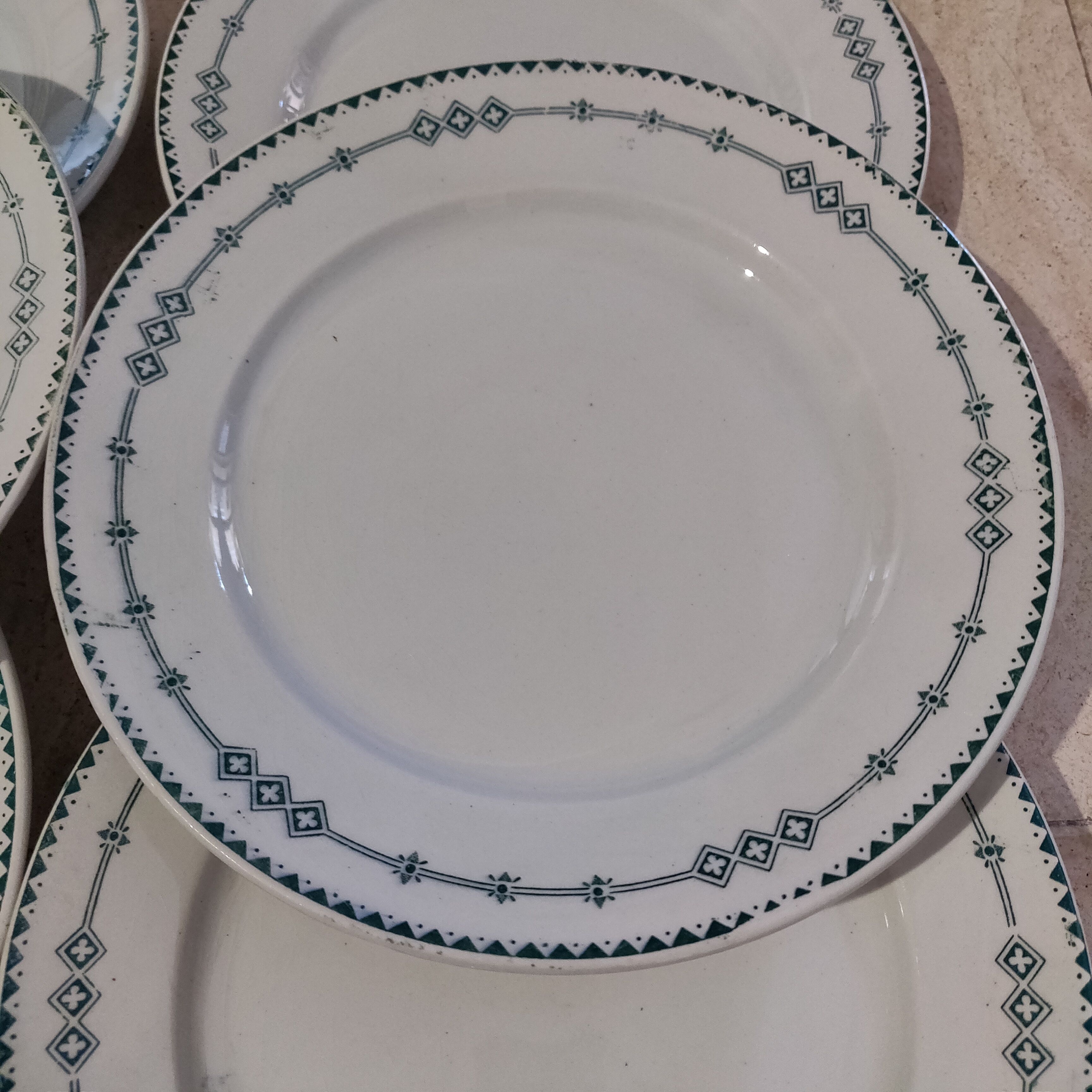 Gien's "Russia" flat plates in Iron Land