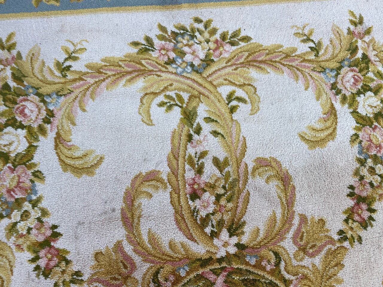 Vintage soapy style carpet with 200x300