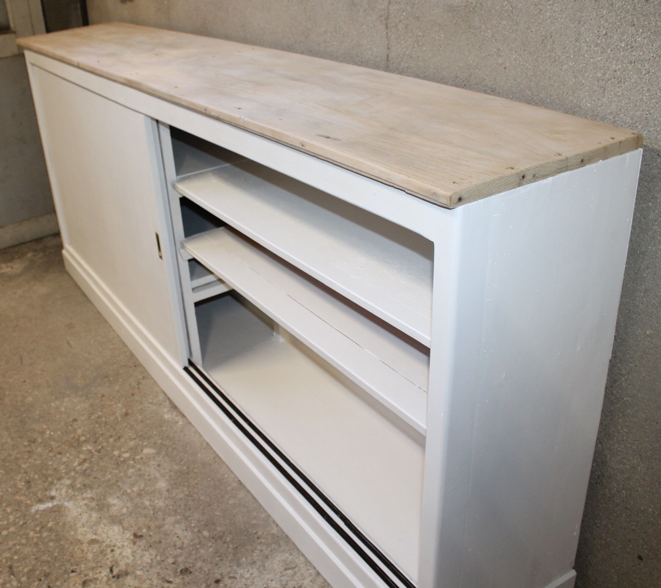 Sliding doors counter