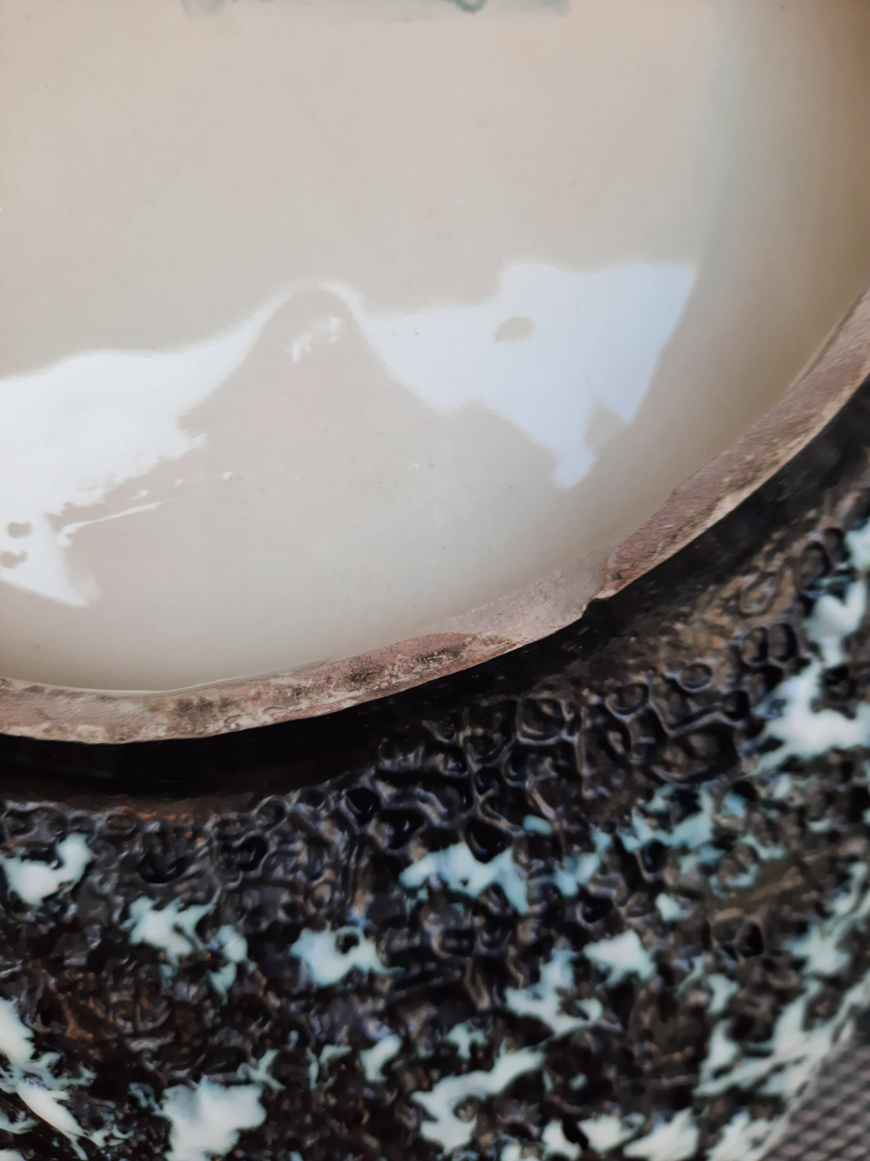 Fruit cut, center of table, ceramic, signed Vallauris, vintage 70s.