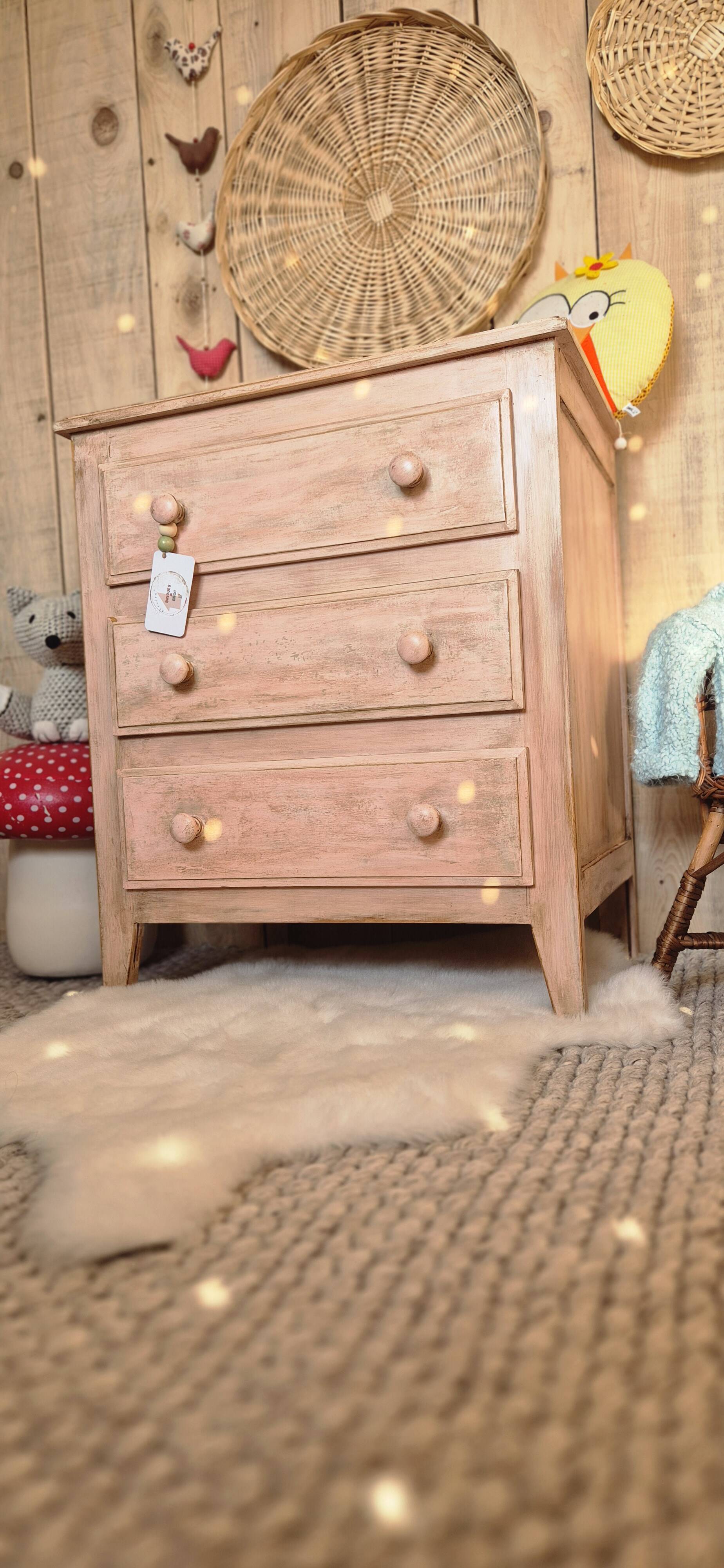 Small Parisian-style chest of drawers patinated in pink.