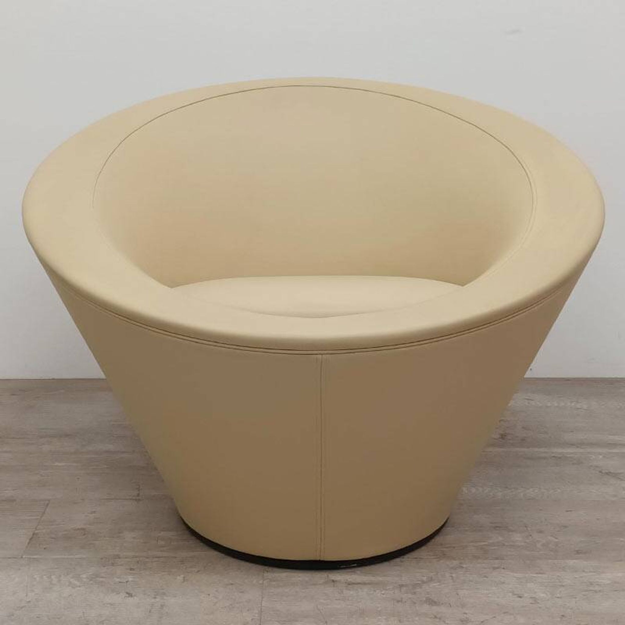 Girola armchair from Tacchini in beige leather.